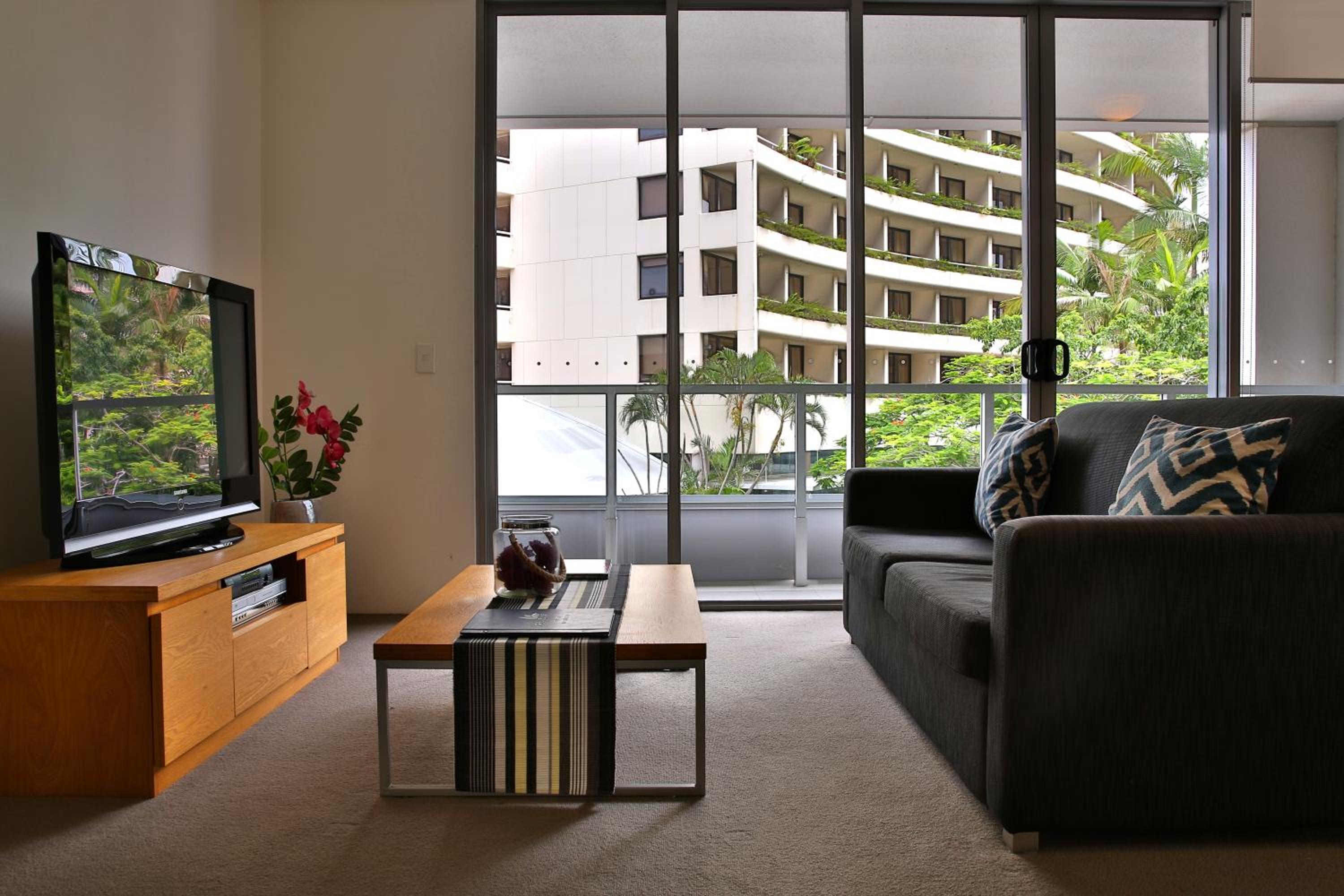 One-Bedroom Apartment with Garden View - Photo 10