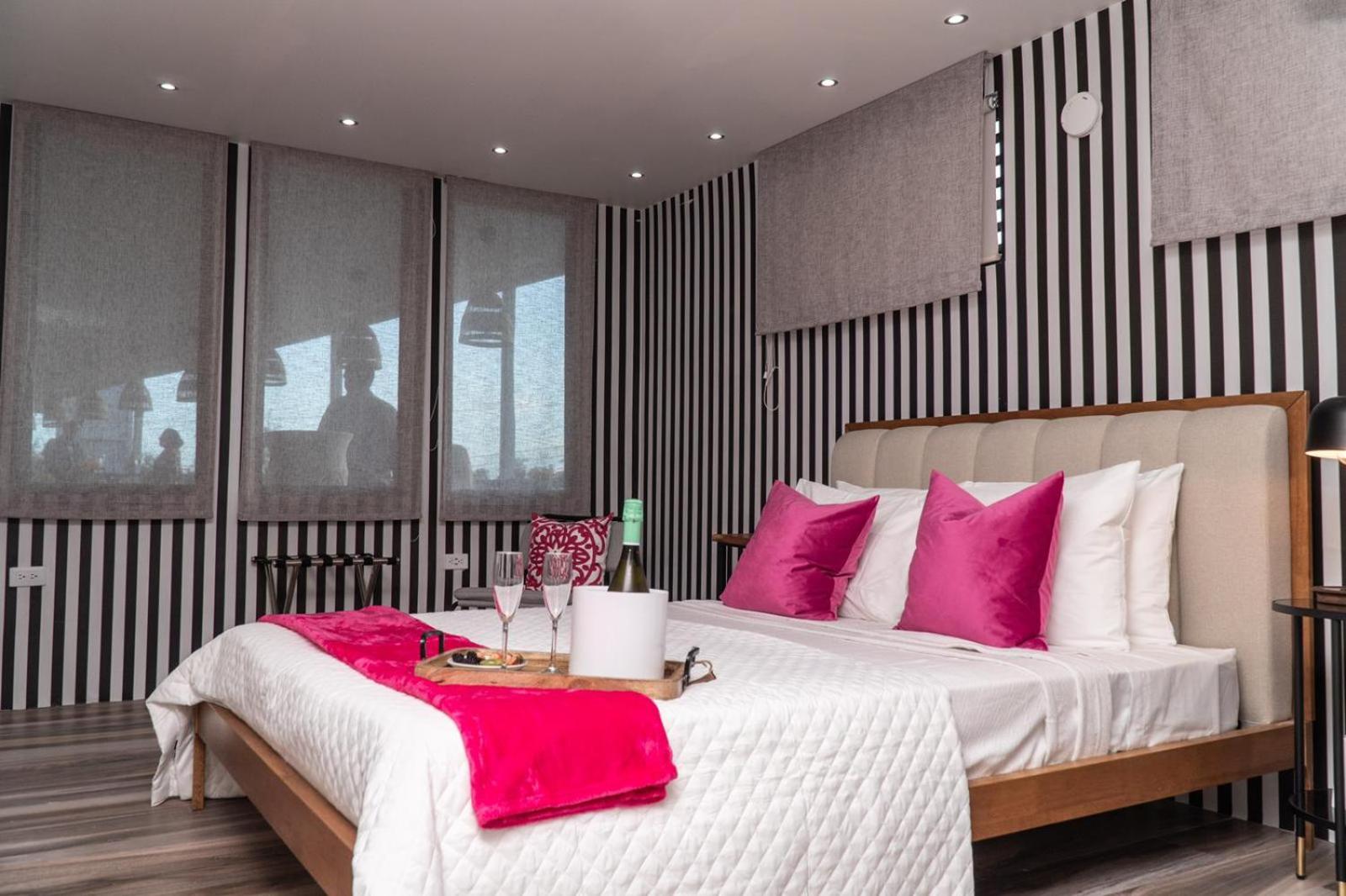 Queen Room With Balcony photo 2