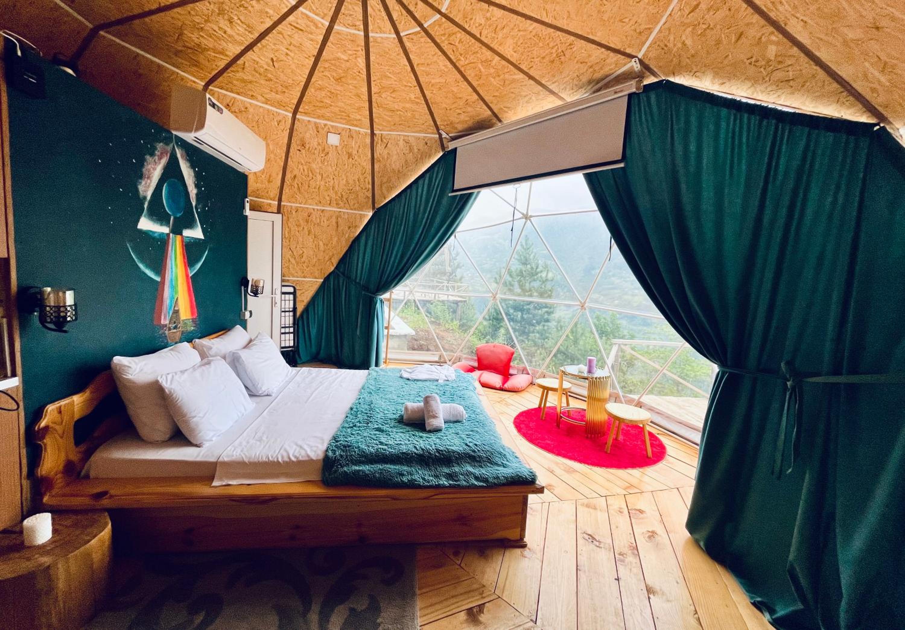 Deluxe Double Room with Balcony - Photo 6