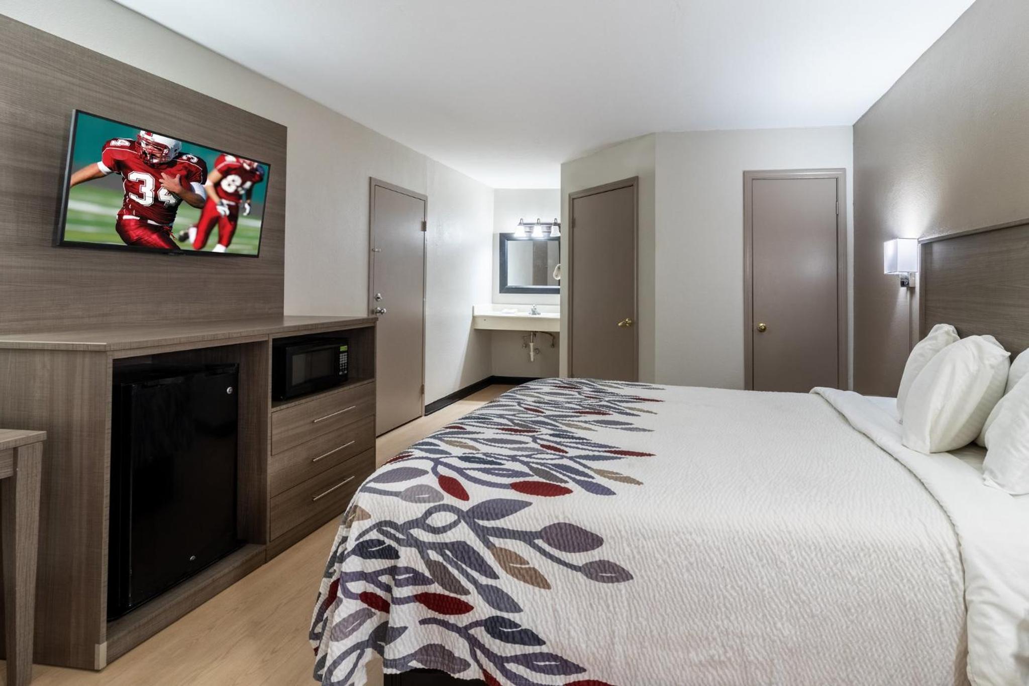 Deluxe Room with One Queen Bed Disability Access Non-Smoking photo 2