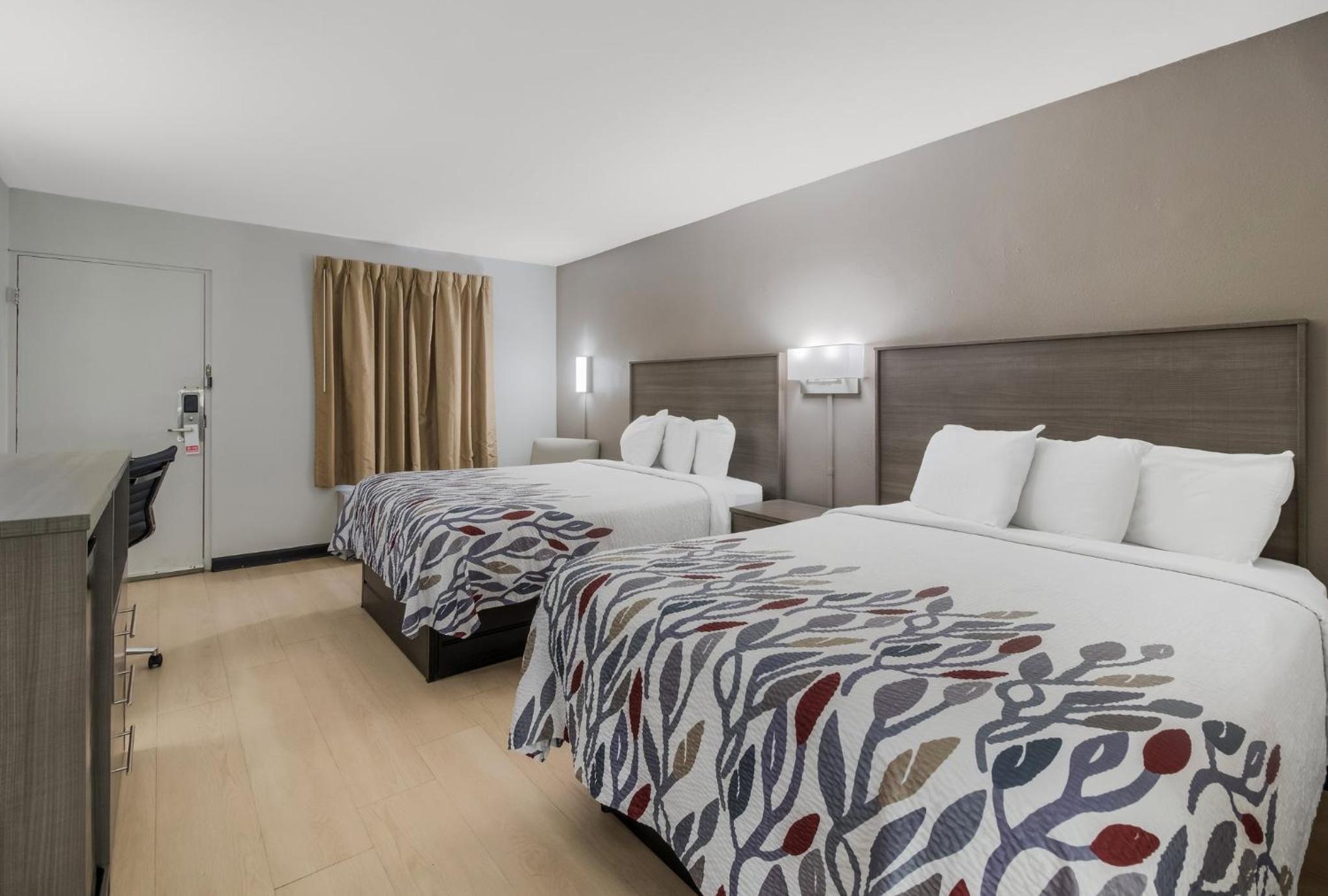 Deluxe Room with Two Queen Beds Non-Smoking photo 2