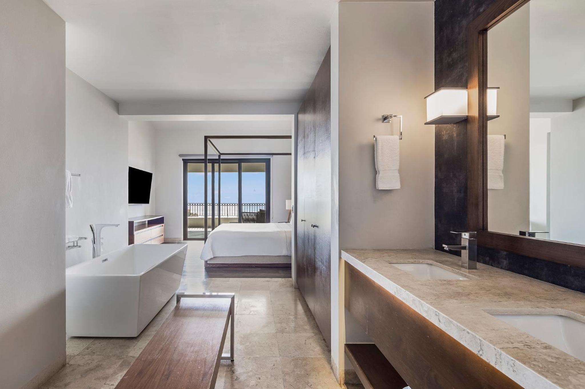 Four Bedroom Residence - Photo 2