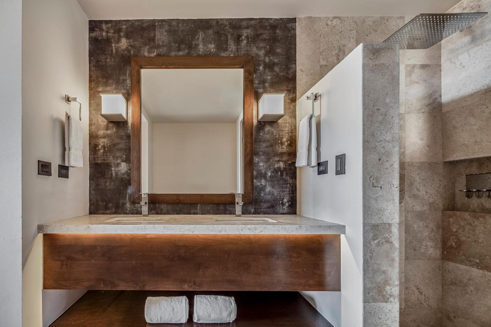 Honeymoon Suite - Photo 2