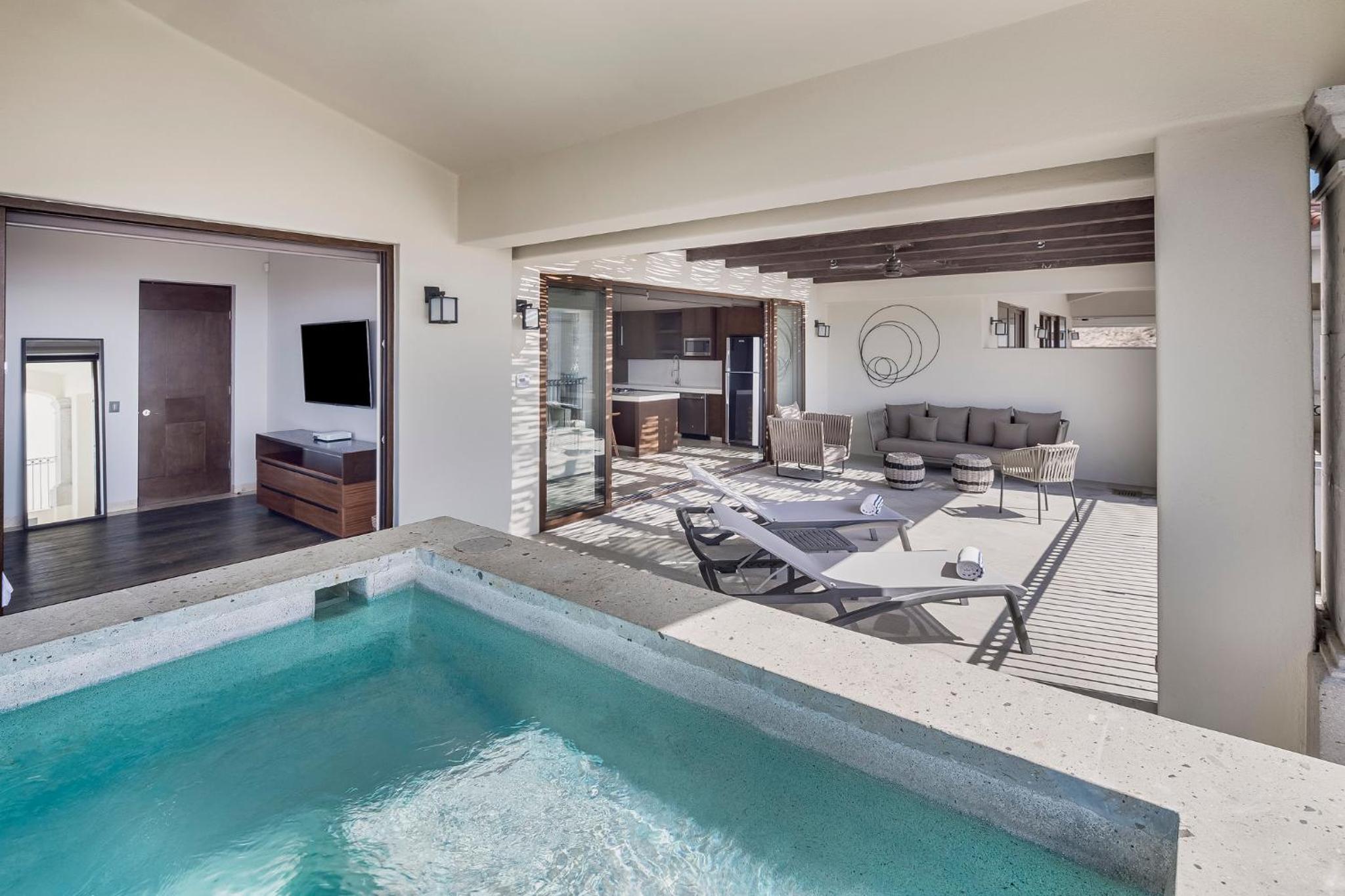 Honeymoon Suite - Photo 3