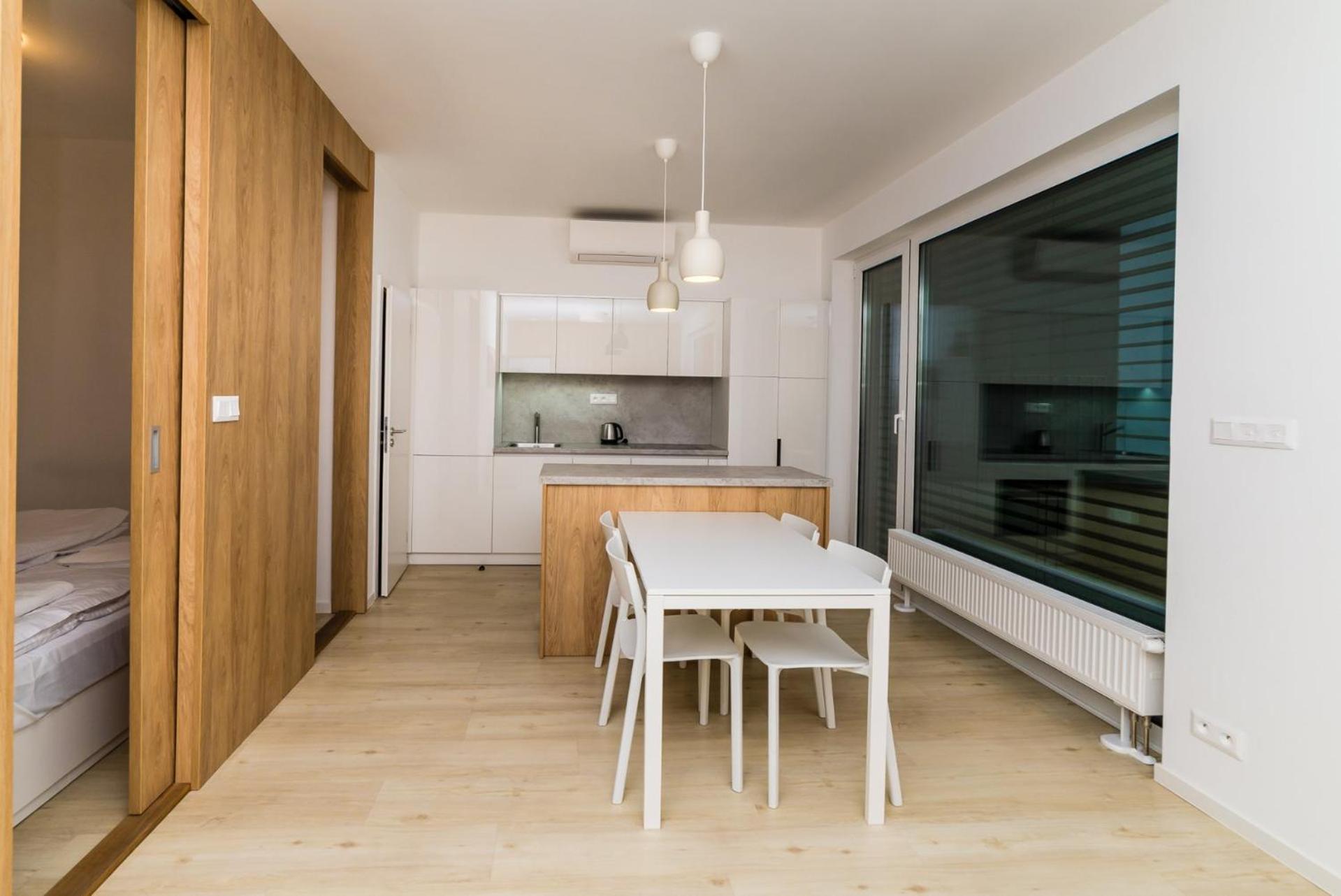 Studio with Balcony and Air Conditioning - Photo 27