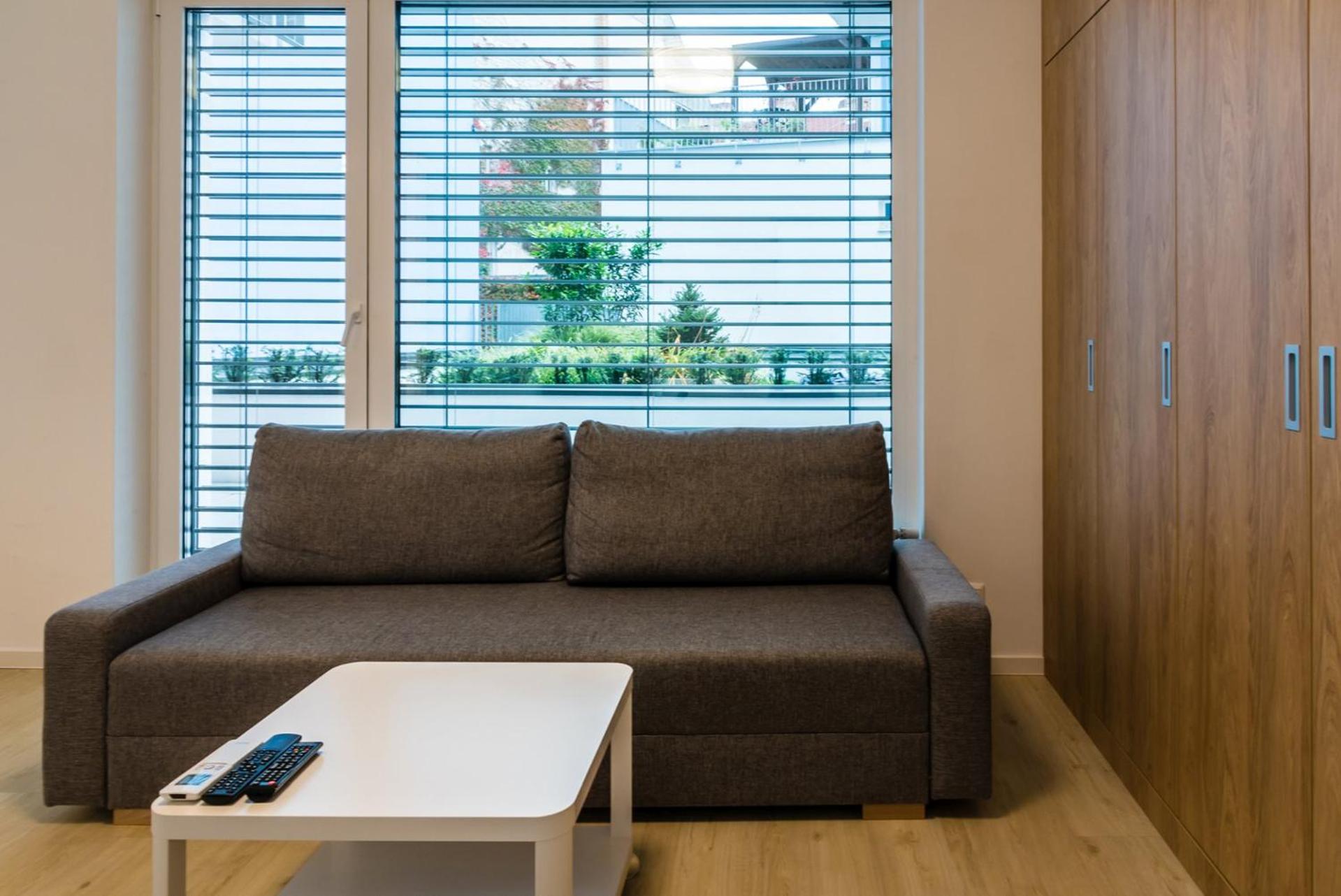 Studio with Balcony and Air Conditioning - Photo 15