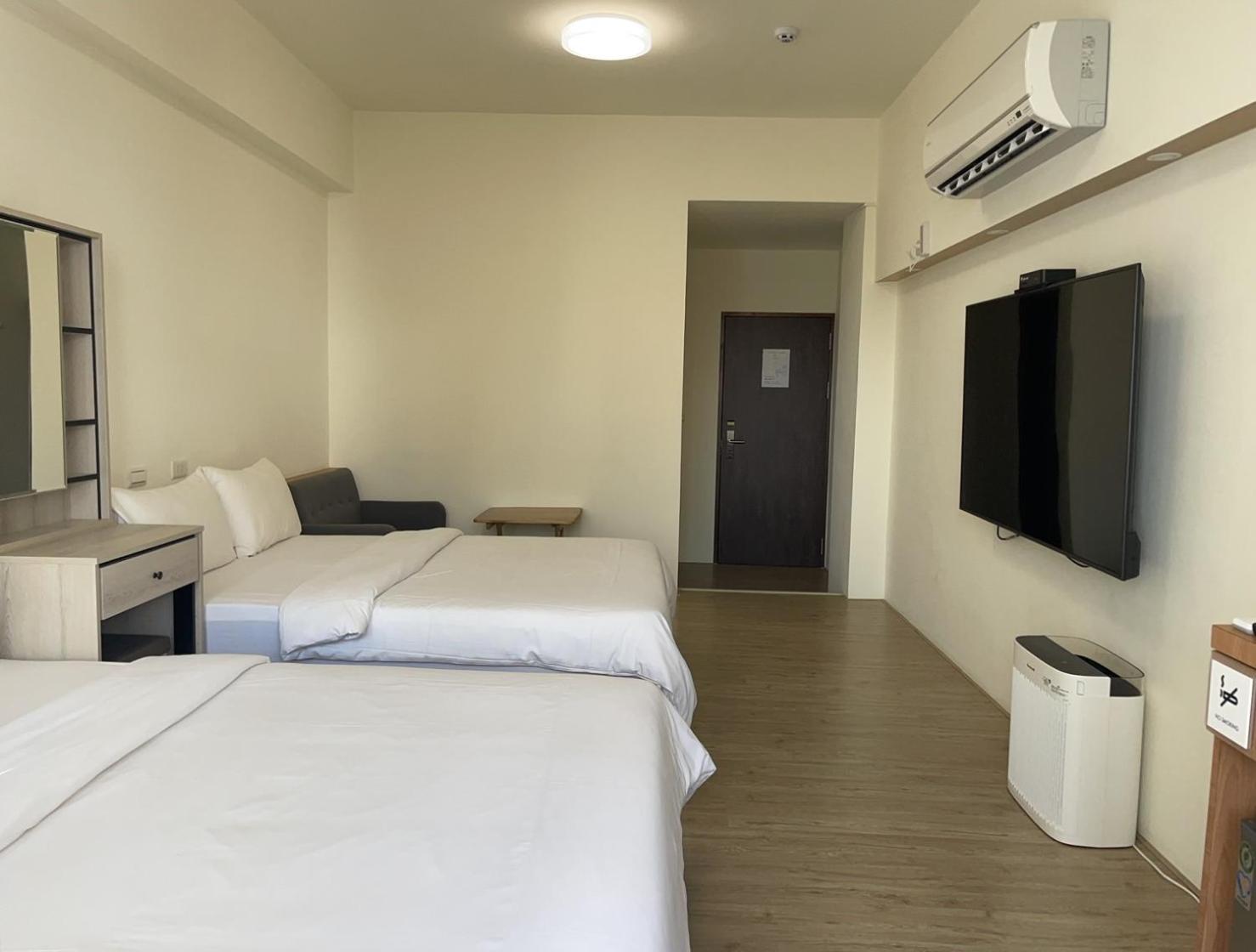 Twin Room with City View photo 2