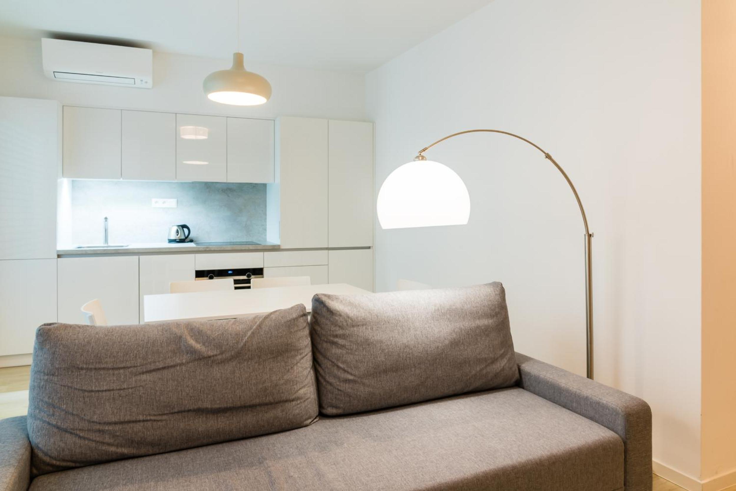 Studio with Balcony and Air Conditioning - Photo 28