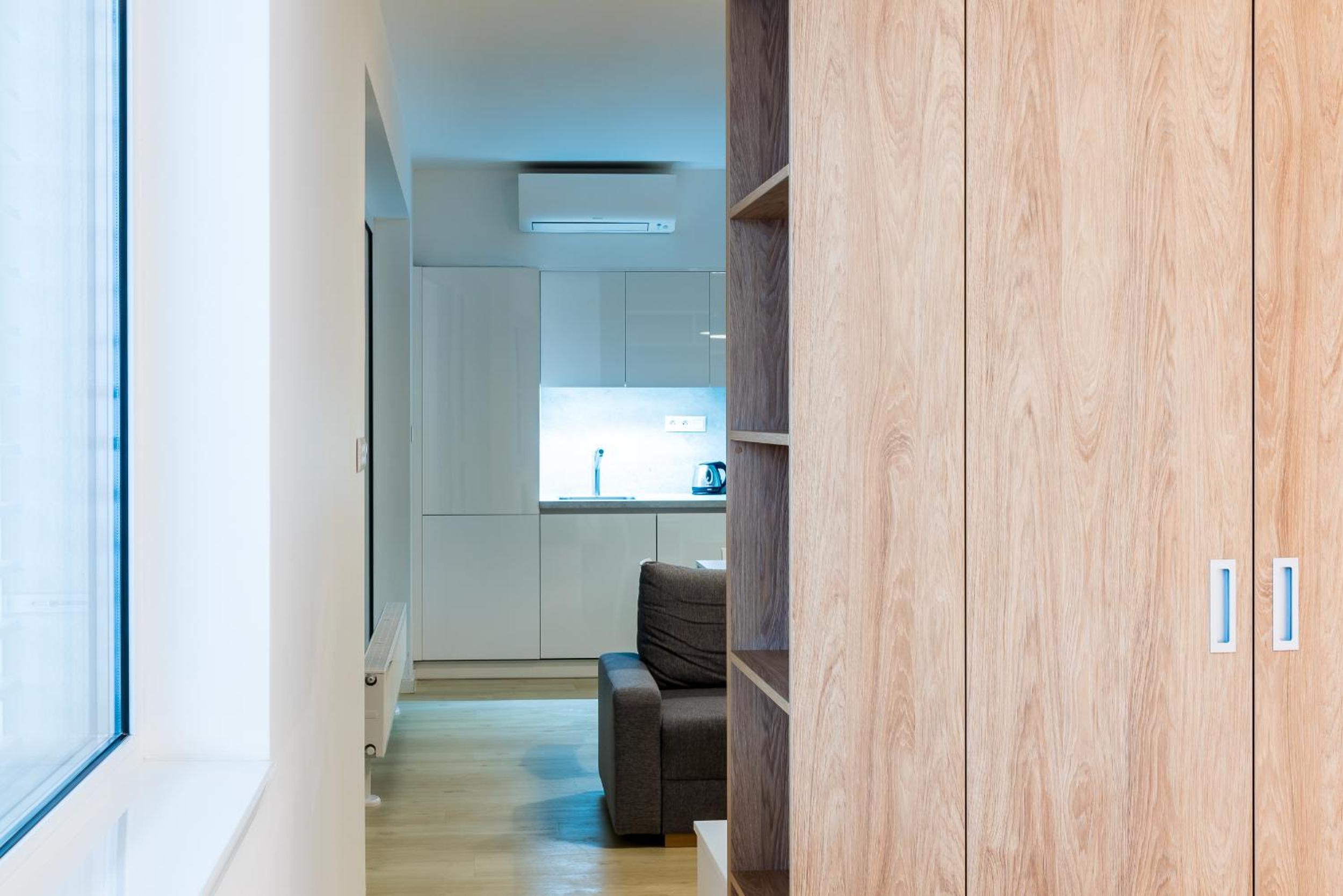 Studio with Balcony and Air Conditioning - Photo 22