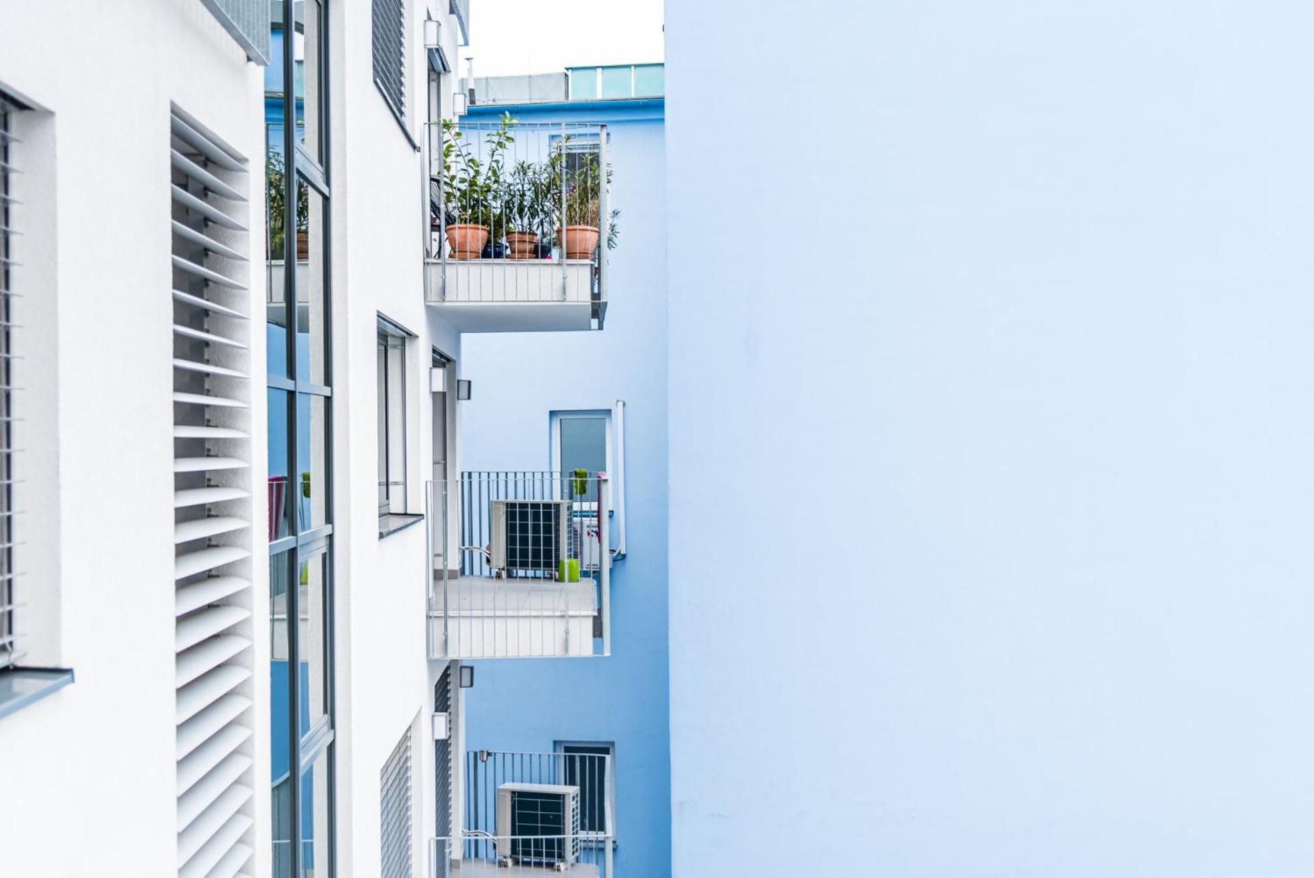 Studio with Balcony and Air Conditioning - Photo 18