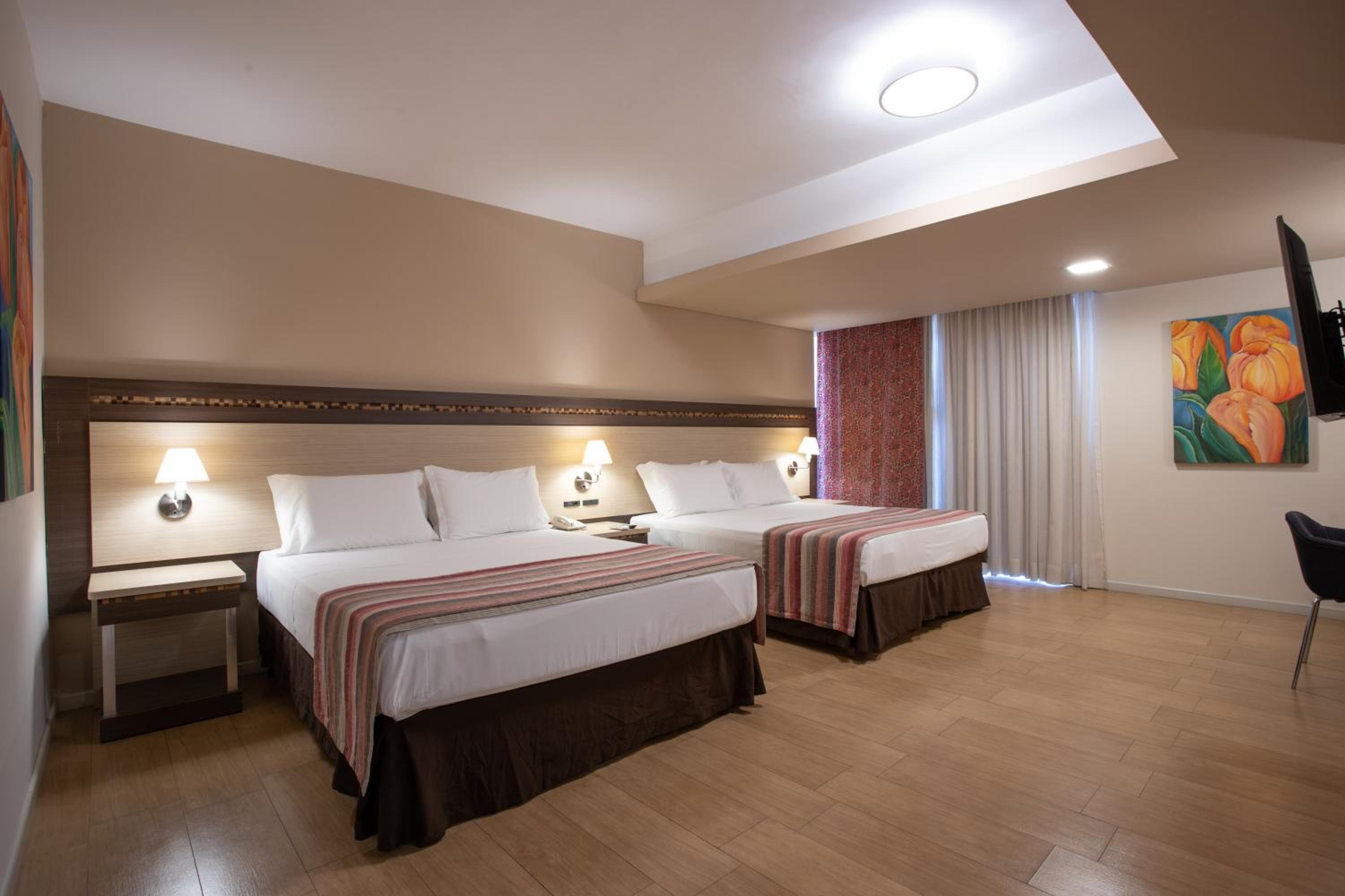 Deluxe Room - Photo 2