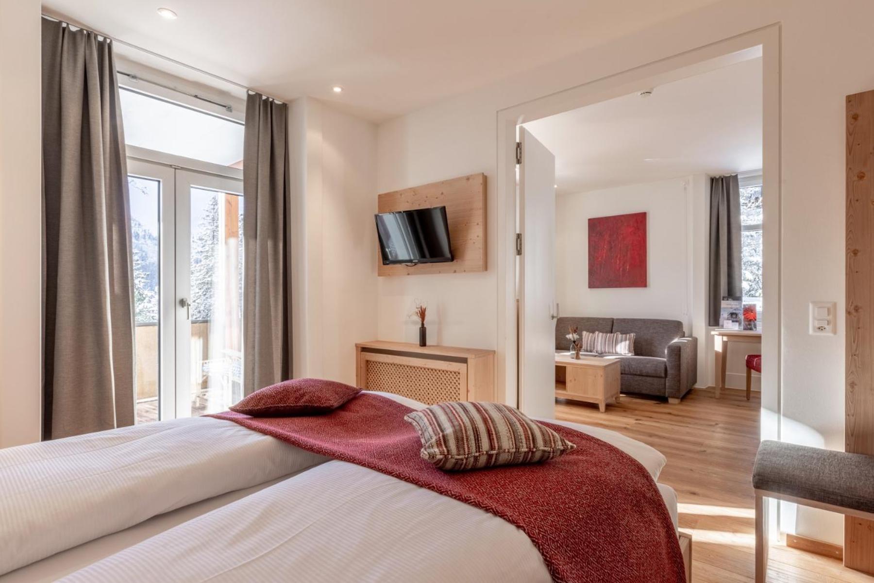 Junior Suite with Balcony - Photo 1