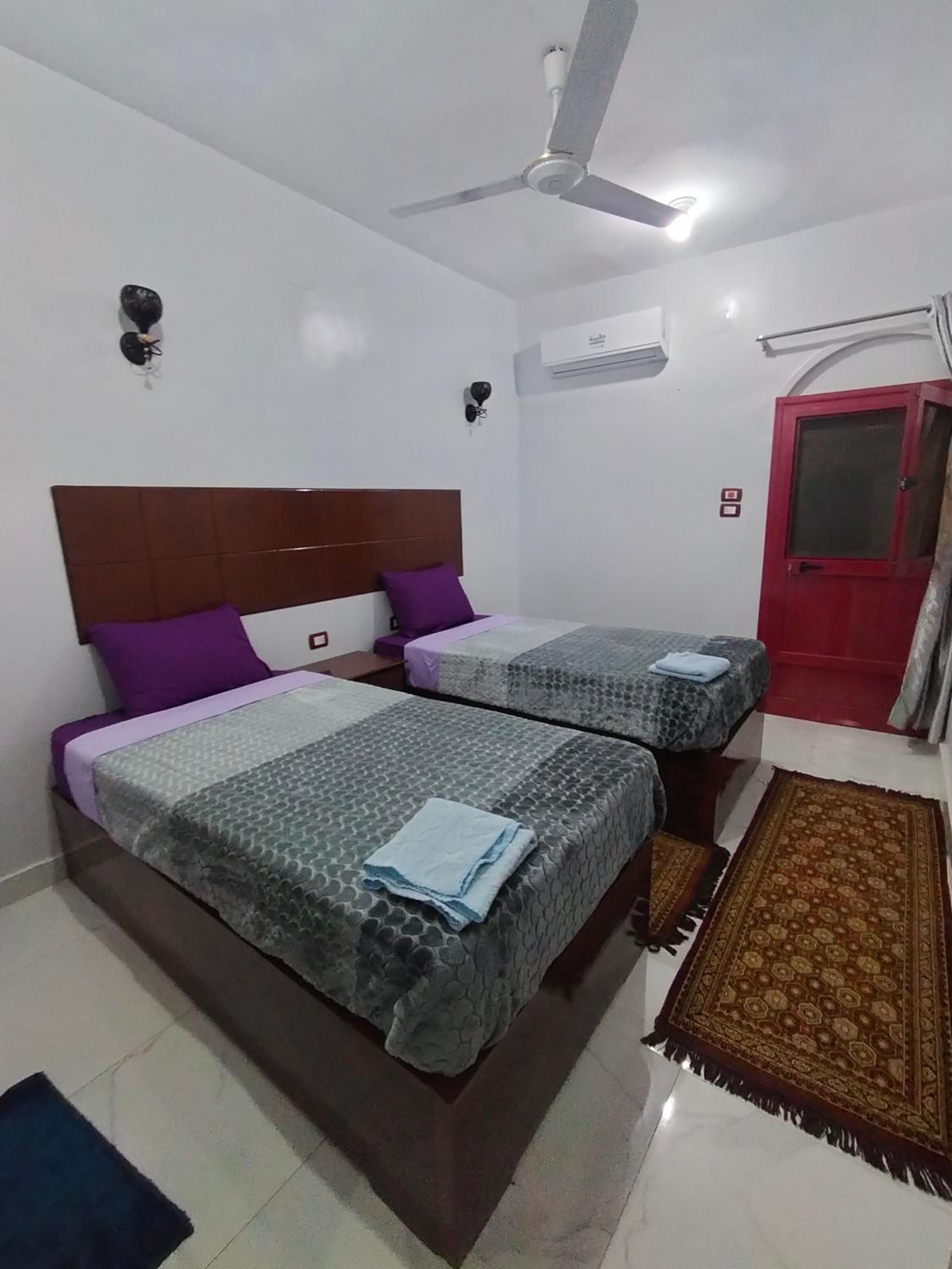 Budget Double Room - Photo 9
