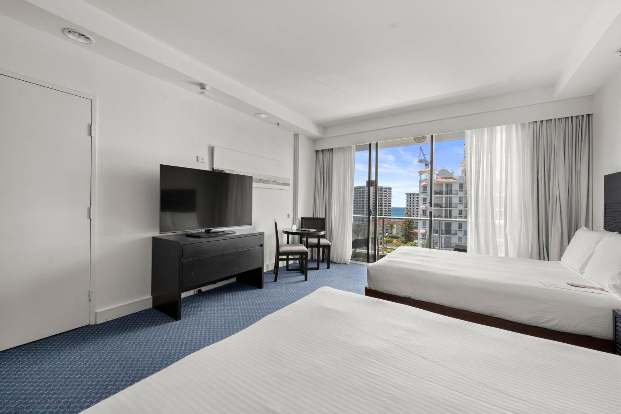 Double Room with Two Double Beds and Balcony - Photo 6