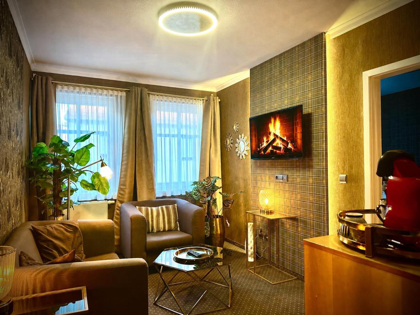 Deluxe King Suite