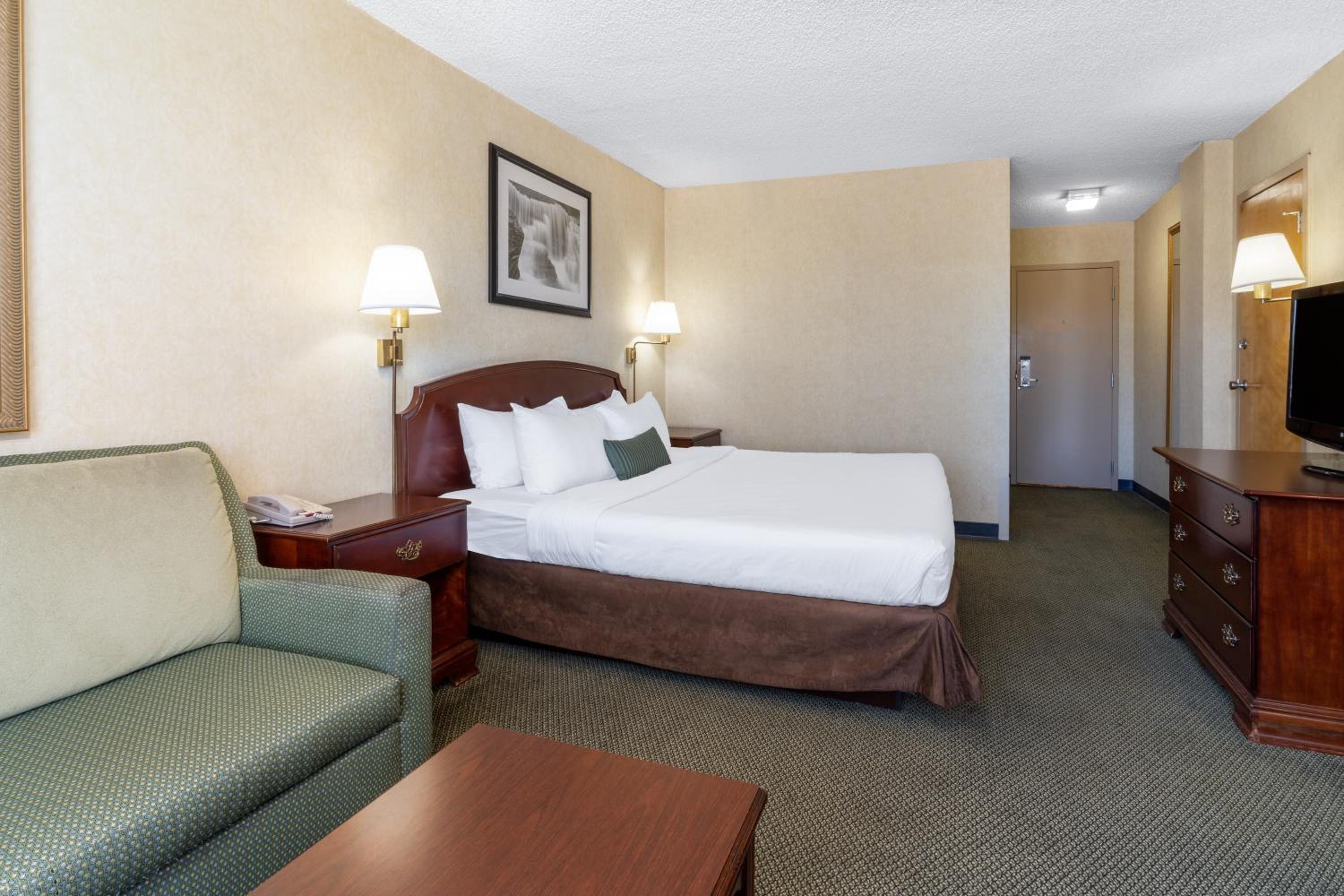 King Room - Non-Smoking photo 2