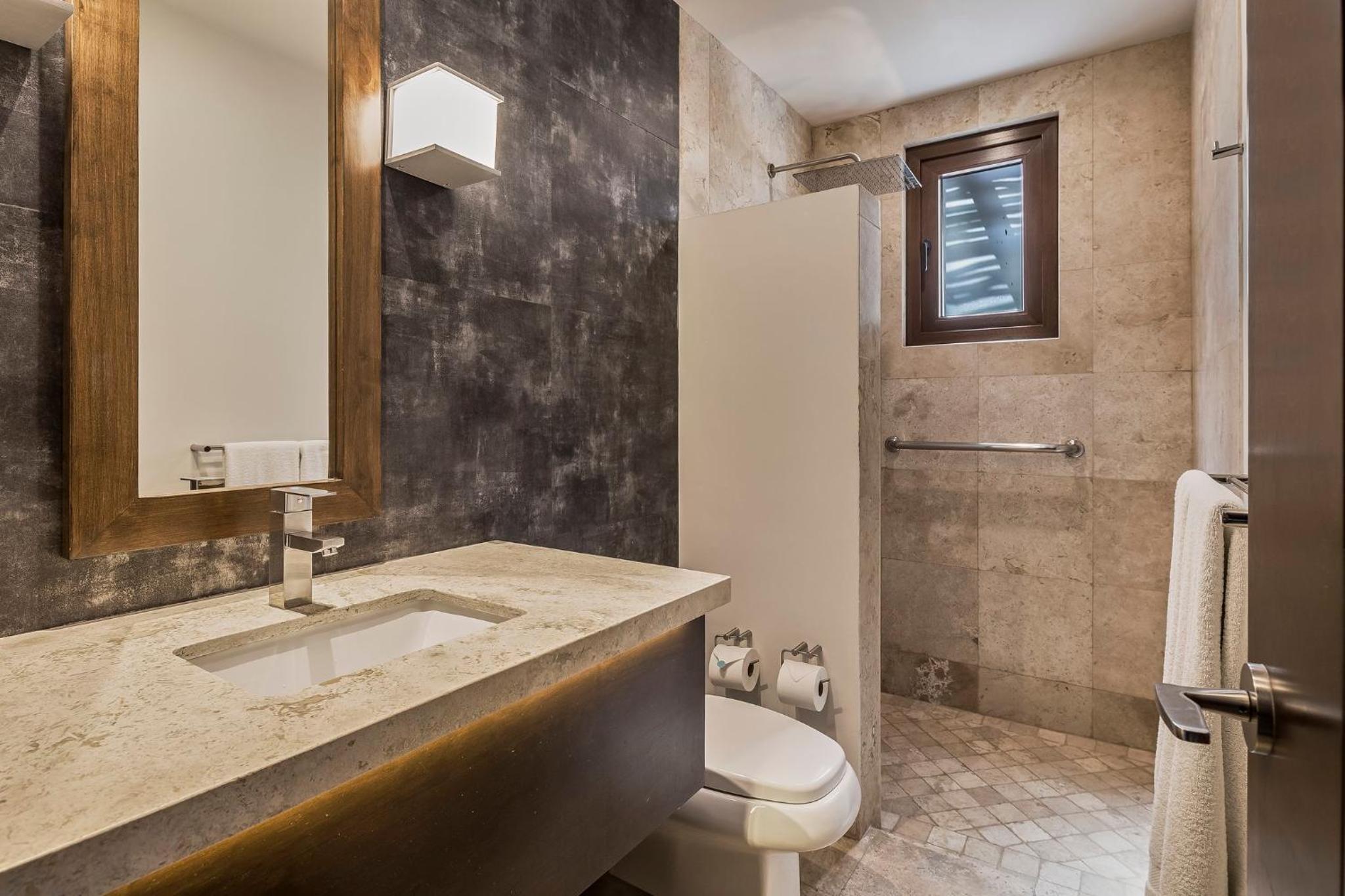 Four Bedroom Residence - Photo 7