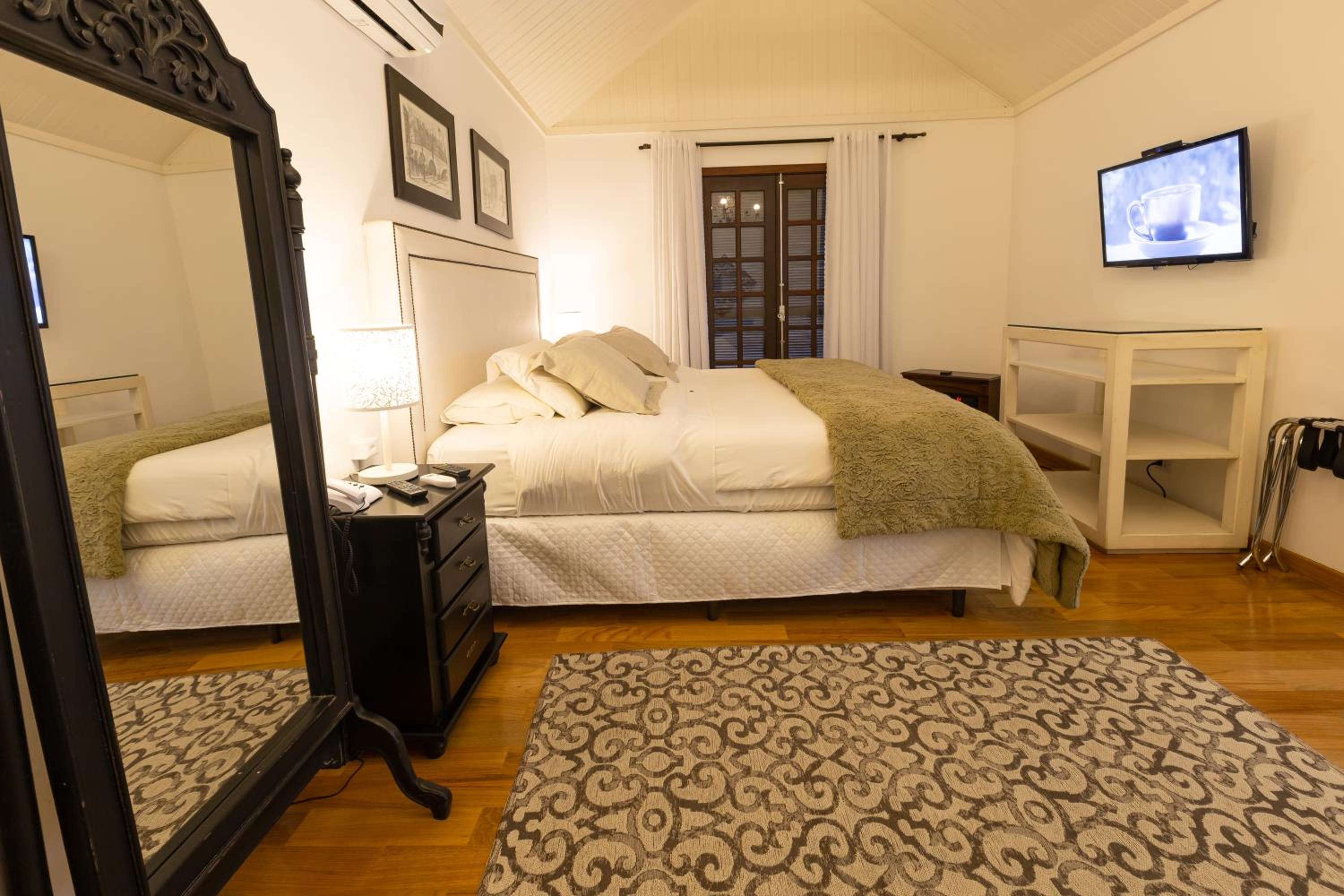King Room thumbnail 5