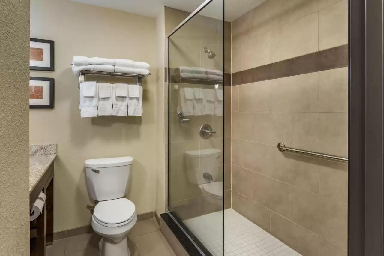 Queen Suite With Two Queen Beds - Photo 5