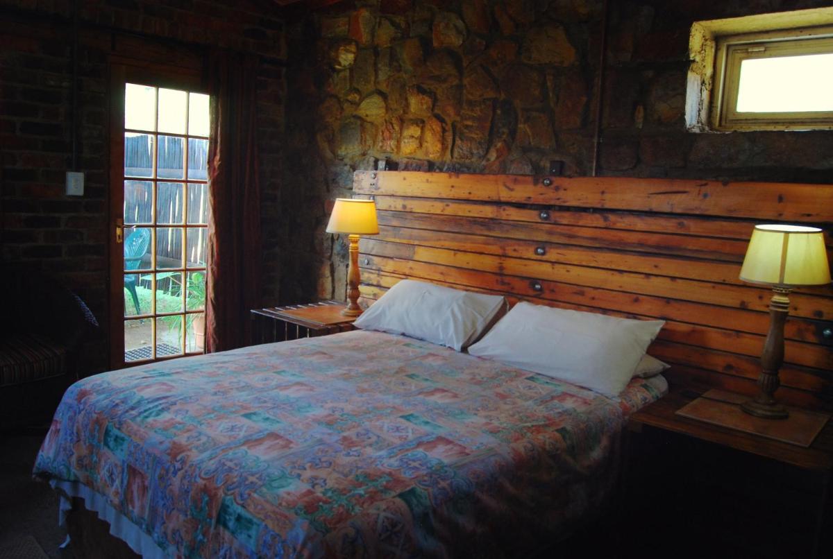 Rock Fireplace Suite (2 Adults) photo 1