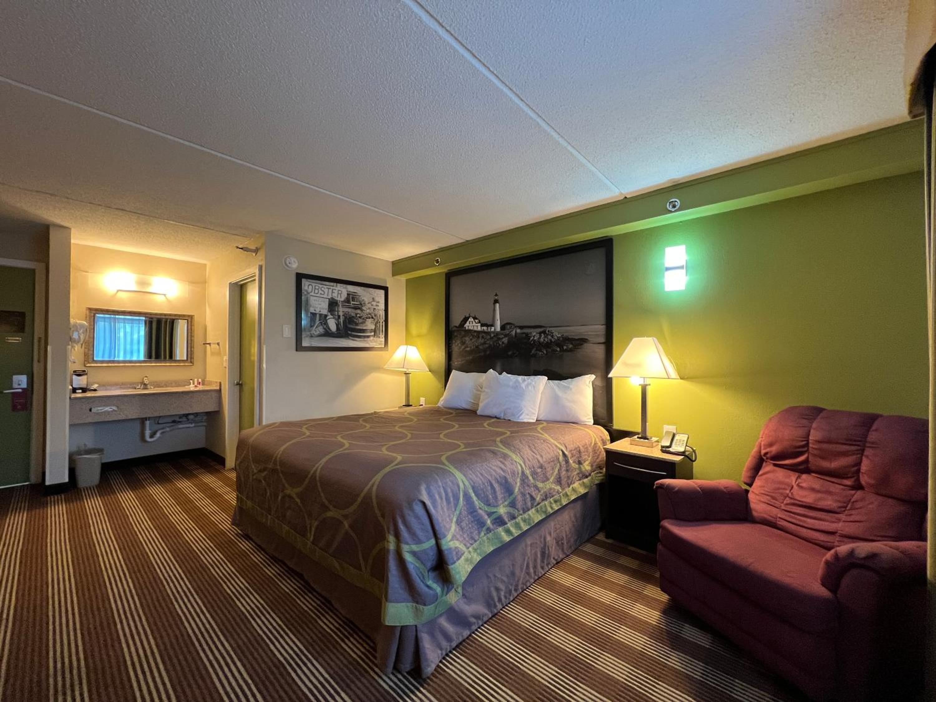 King Room - Non-Smoking - Photo 5