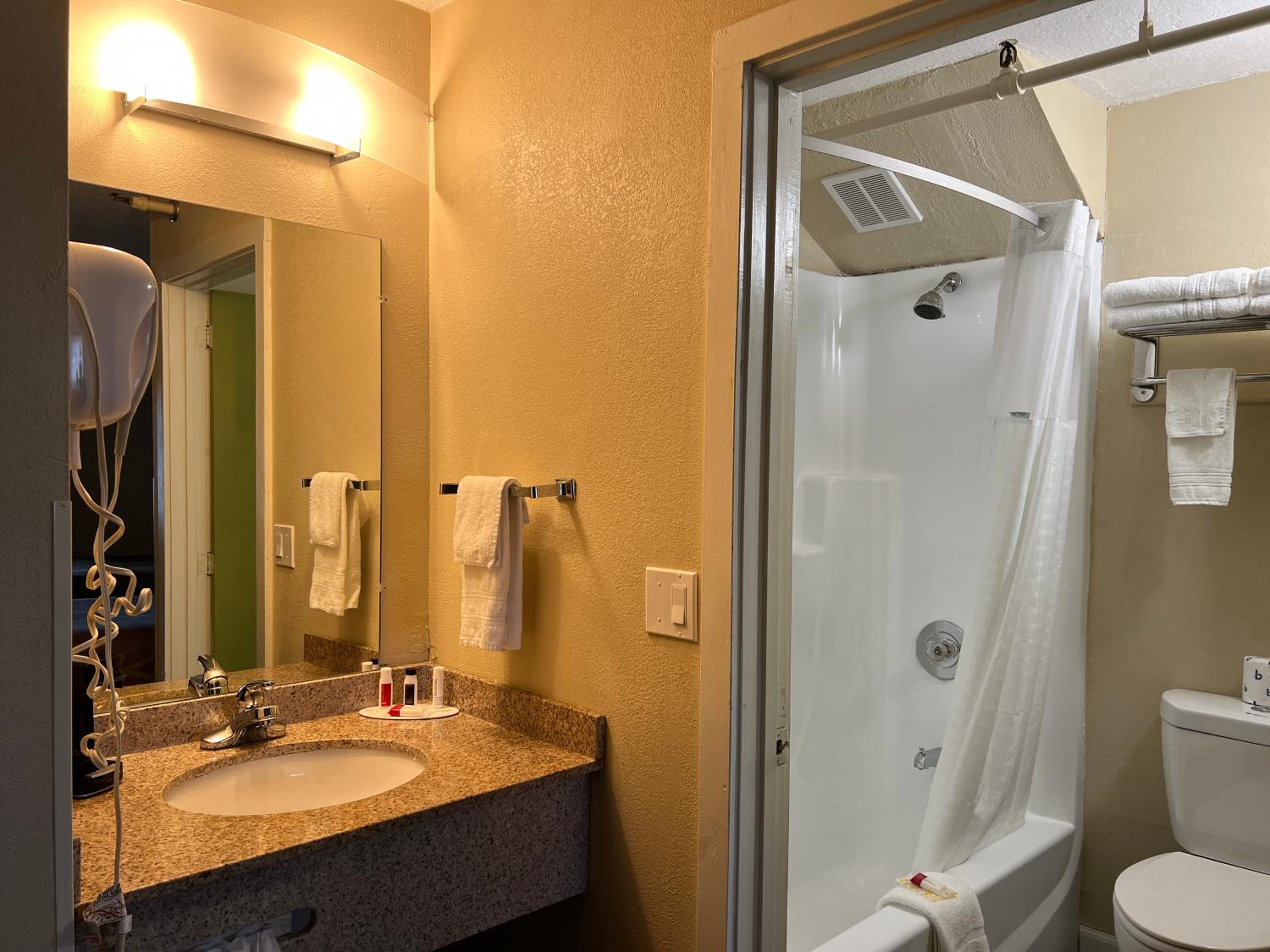 Double Room with Two Double Beds - Non-Smoking - Photo 8