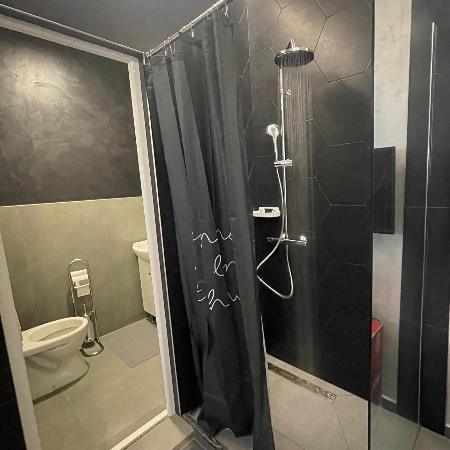 King Suite with Spa Bath - Photo 7
