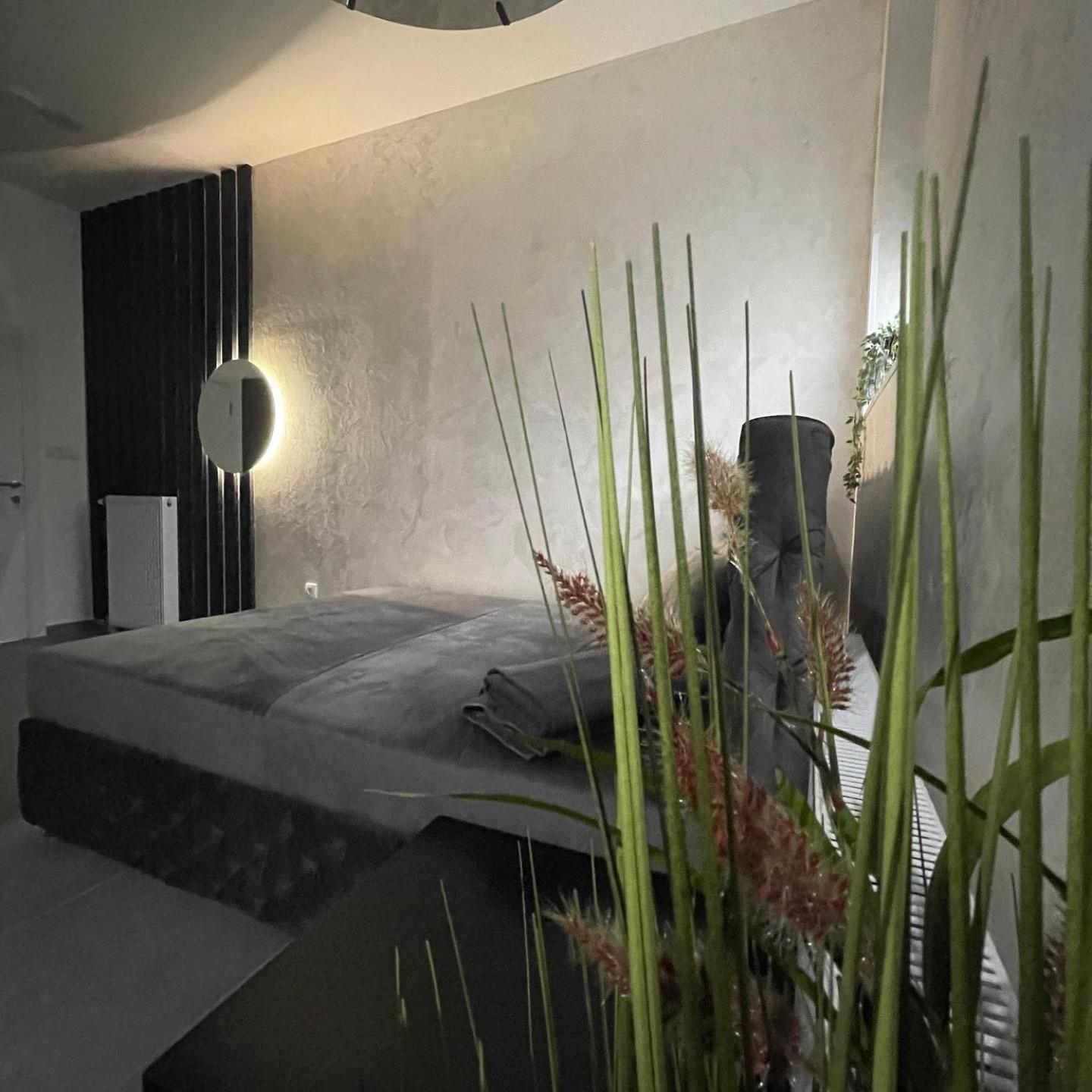 King Suite with Spa Bath - Photo 3
