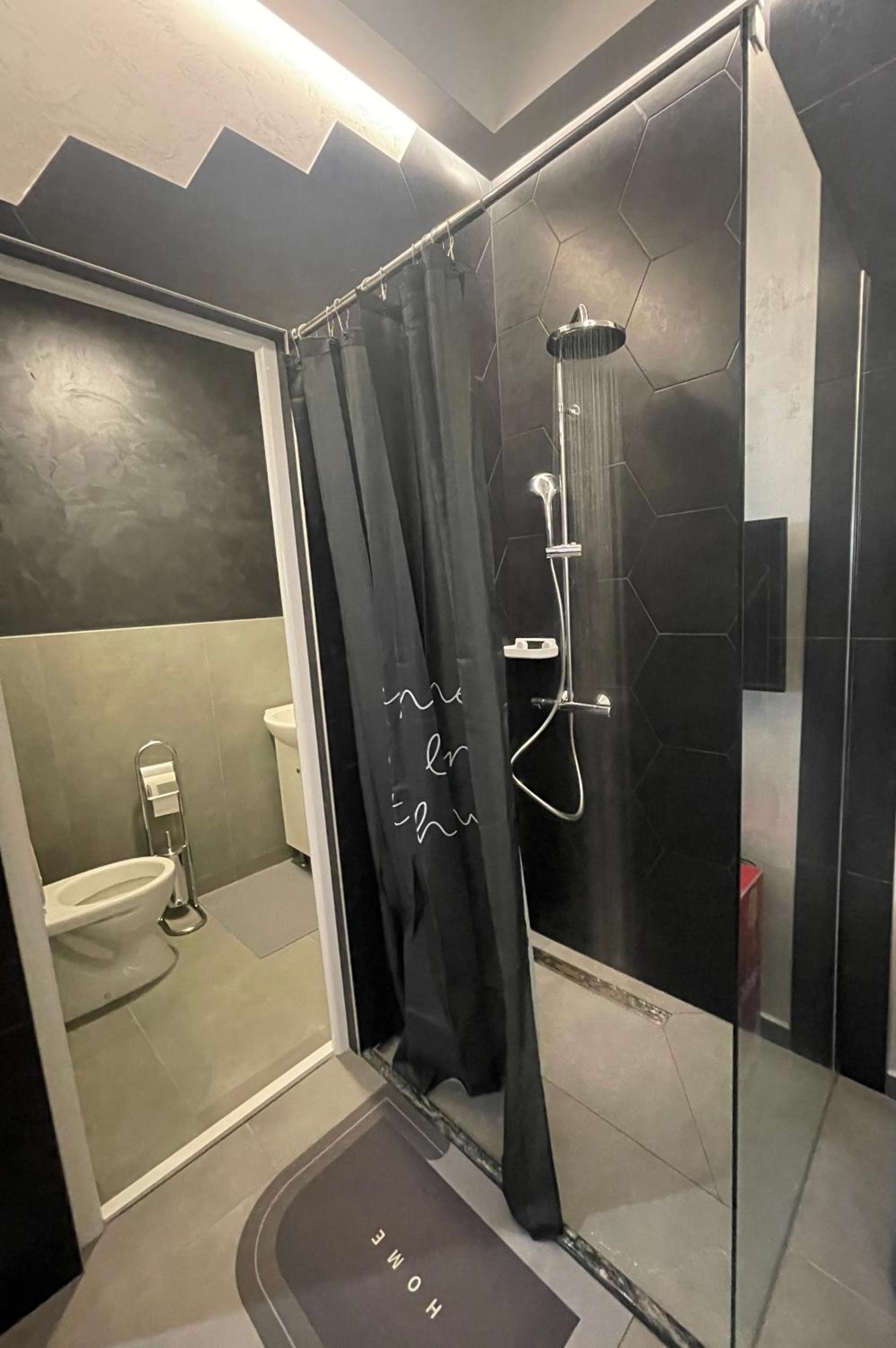 King Suite with Spa Bath - Photo 11