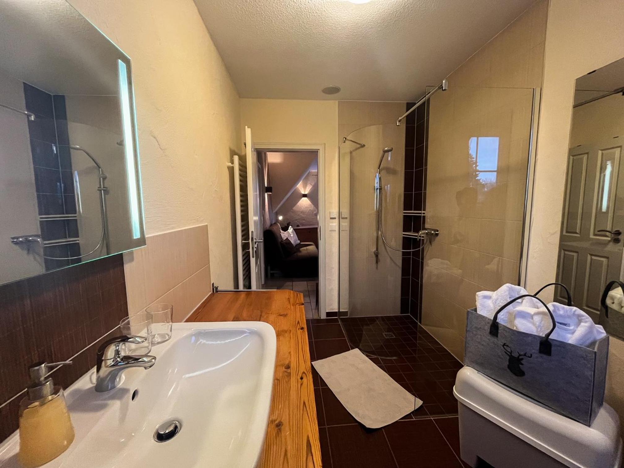 One-Bedroom Apartment photo 2