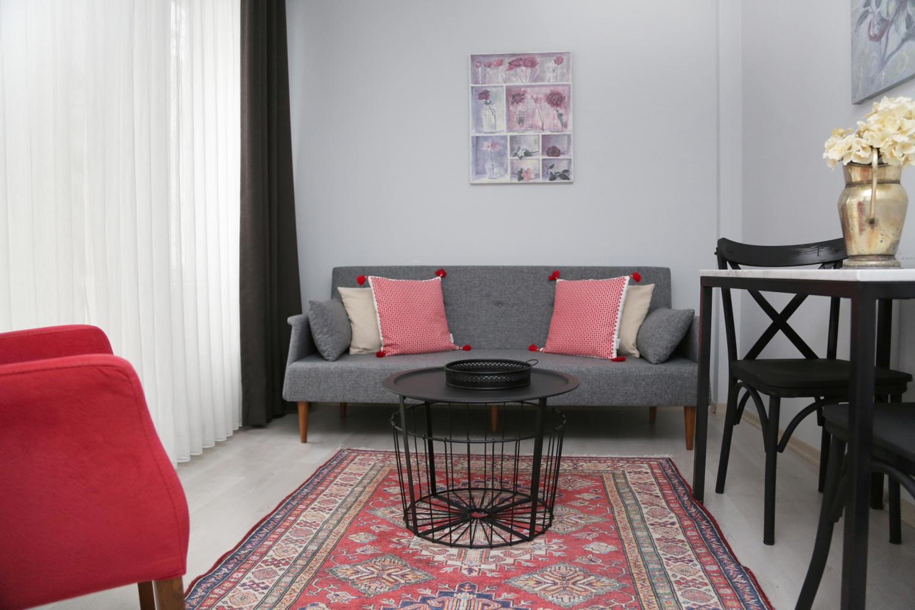 One-Bedroom Apartment With Balcony photo 2