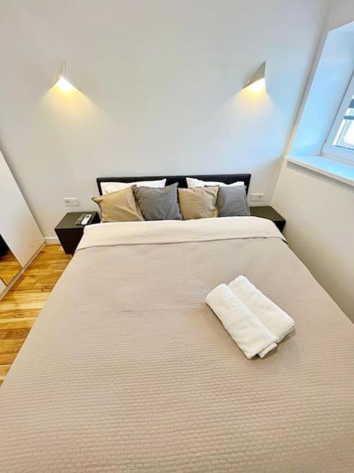 One-Bedroom Apartment - Photo 4