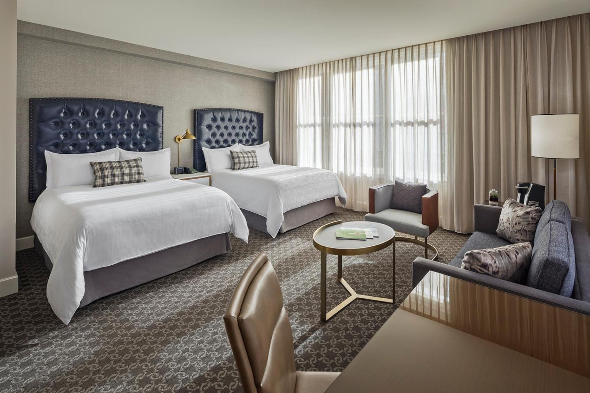 Deluxe Queen Room with Two Queen Beds - Photo 4