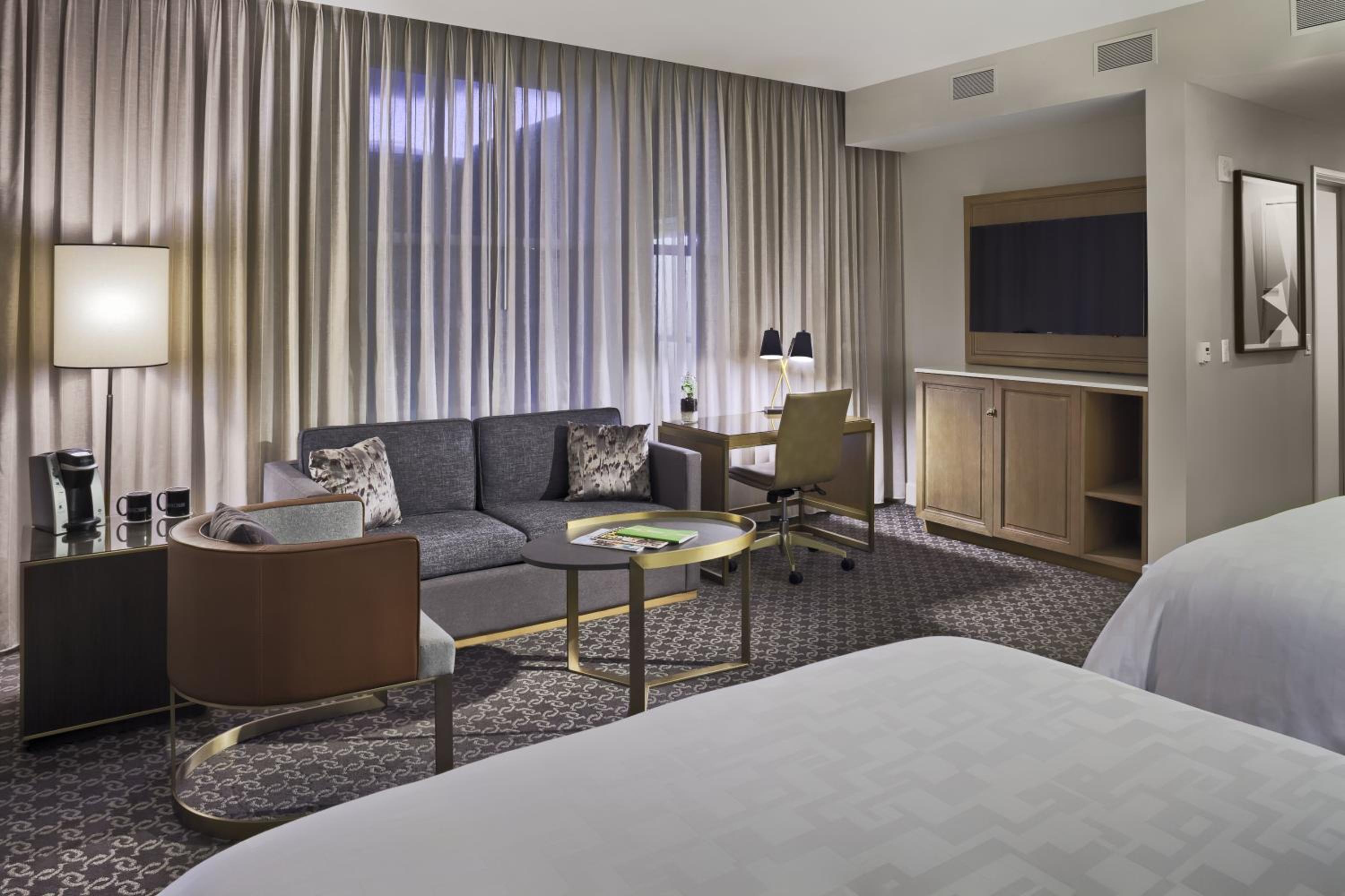 Deluxe Queen Room with Two Queen Beds - Photo 2