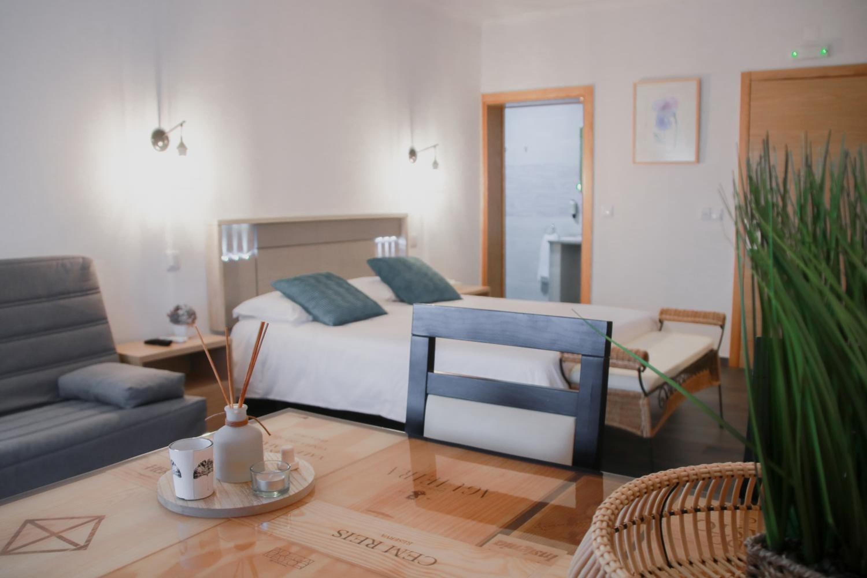 Deluxe Double Room (2 Adults + 1 Child) photo 1