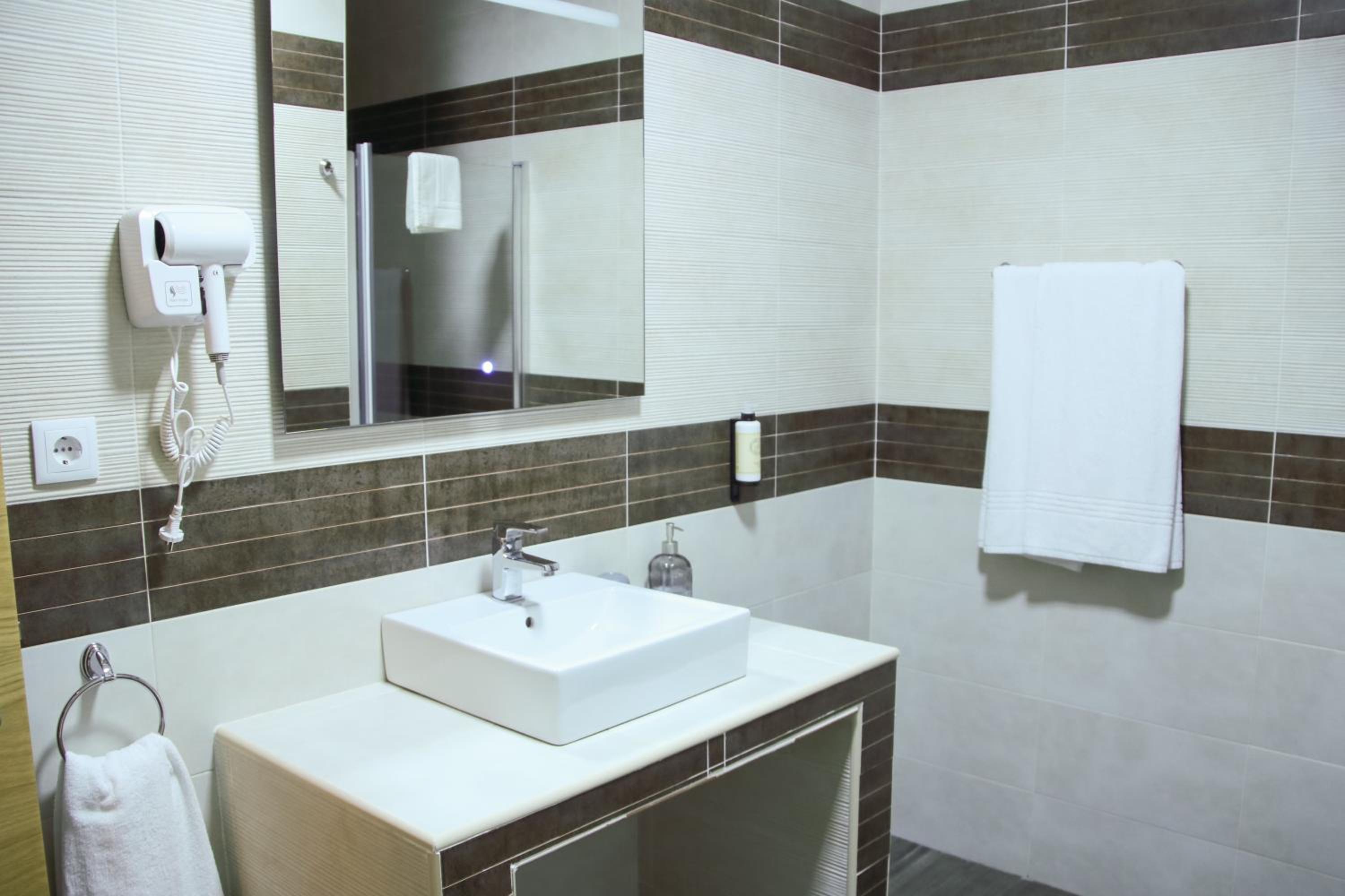 Superior Deluxe Double or Twin Room  photo 2