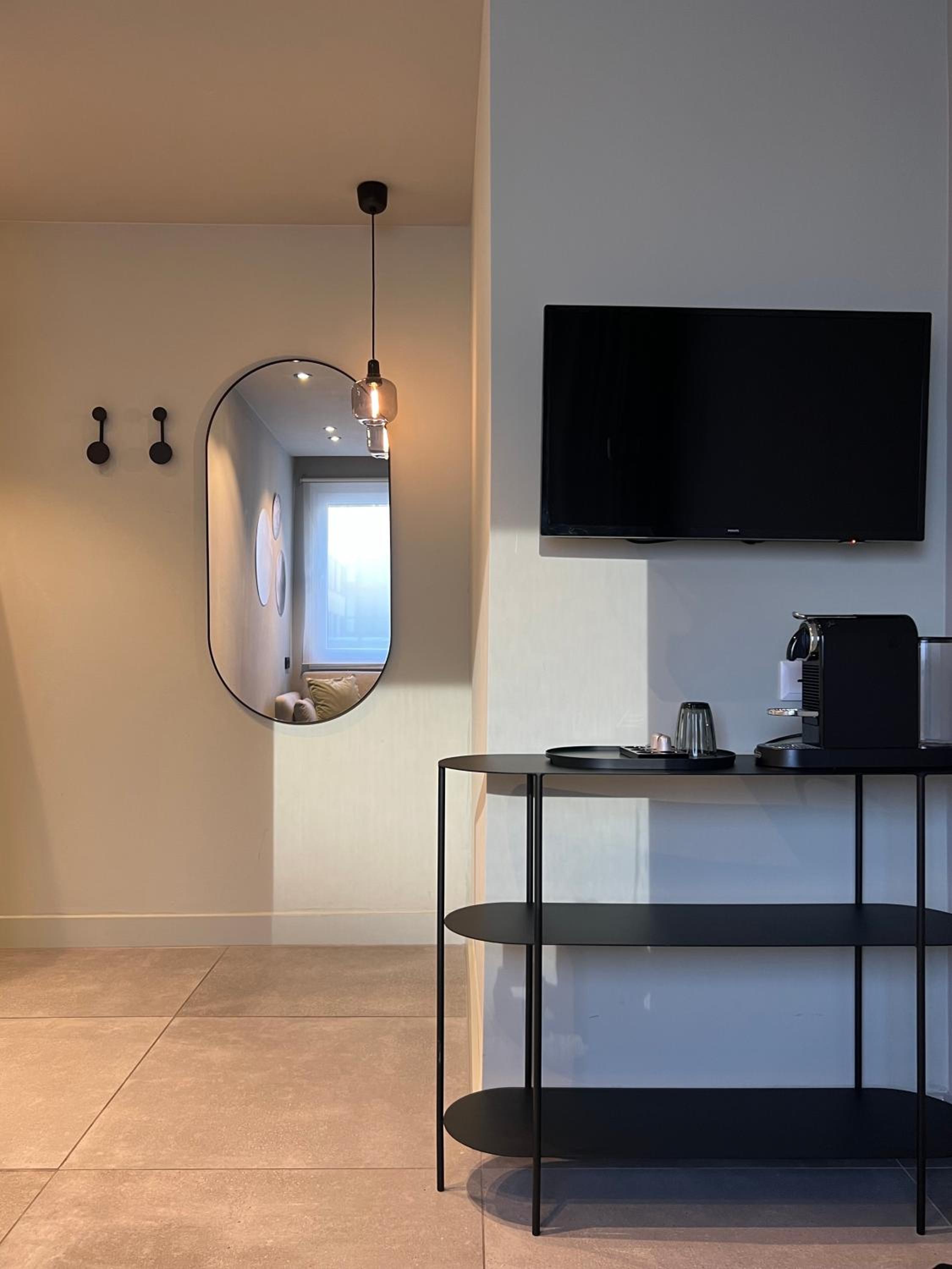 Standard Suite thumbnail 6