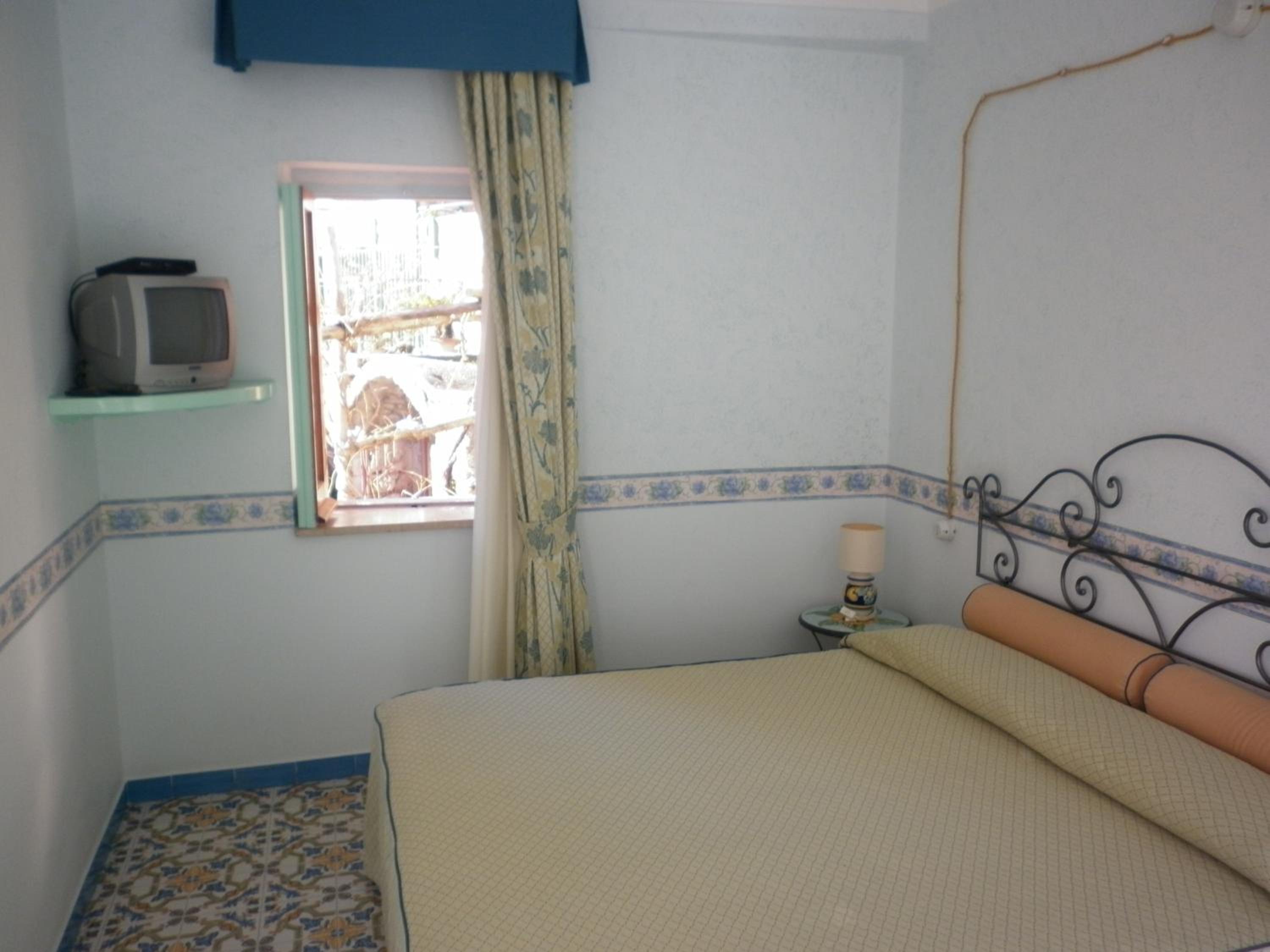 Double Room with Sea View - Photo 4