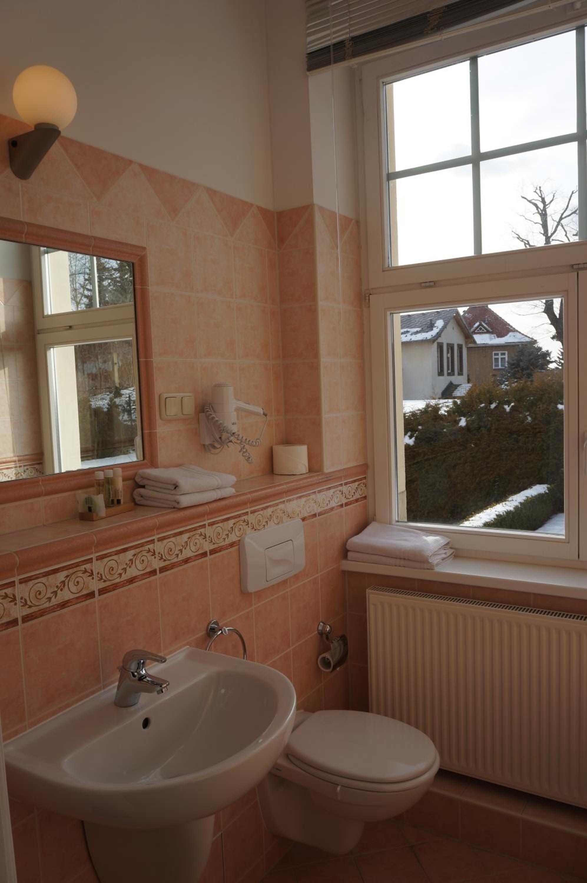 2-Person Studio Apartment - Photo 3