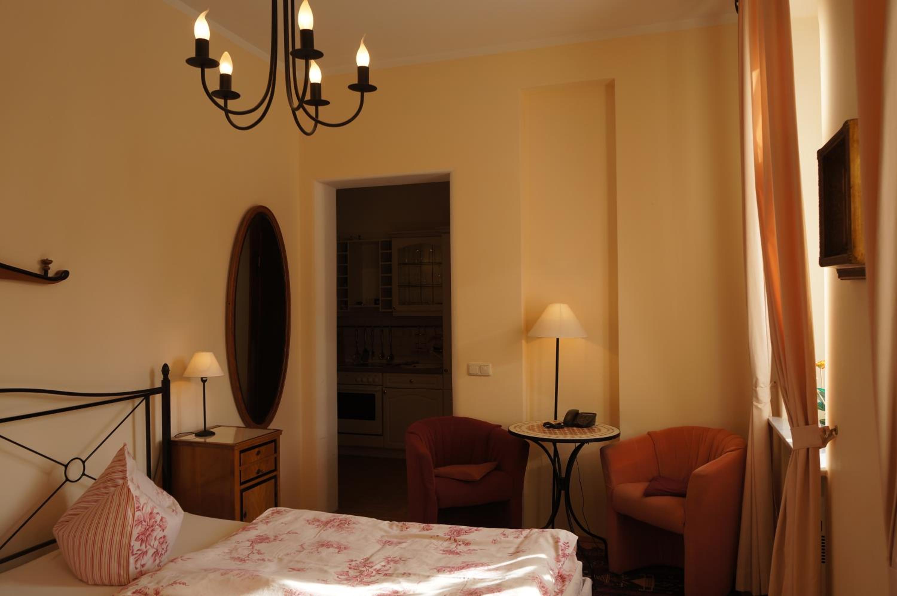 2-Person Studio Apartment - Photo 1