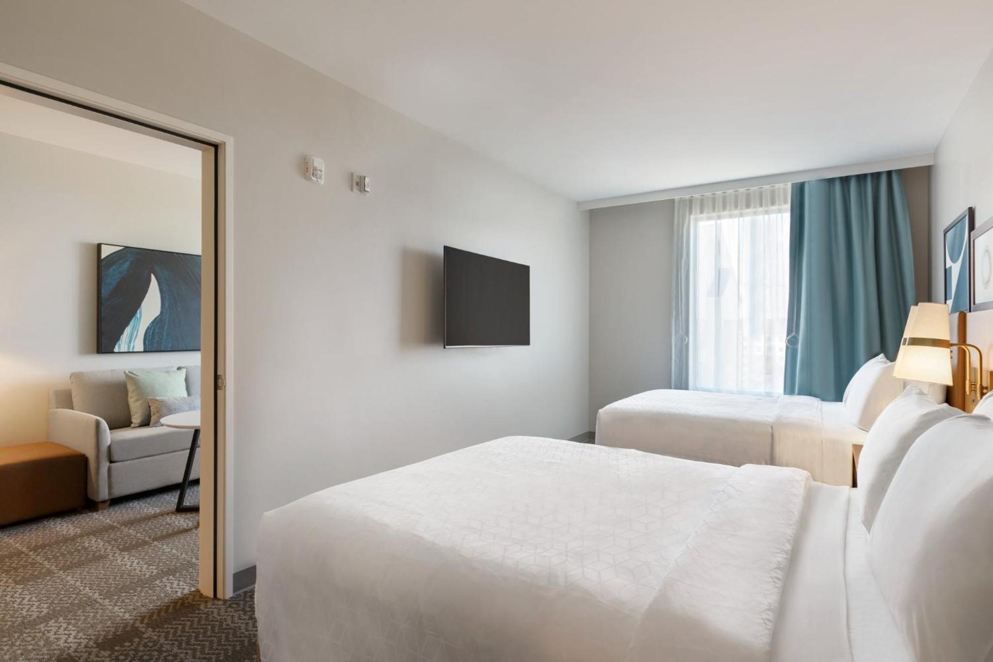 One-Bedroom Suite with Two Queen Beds - Photo 7