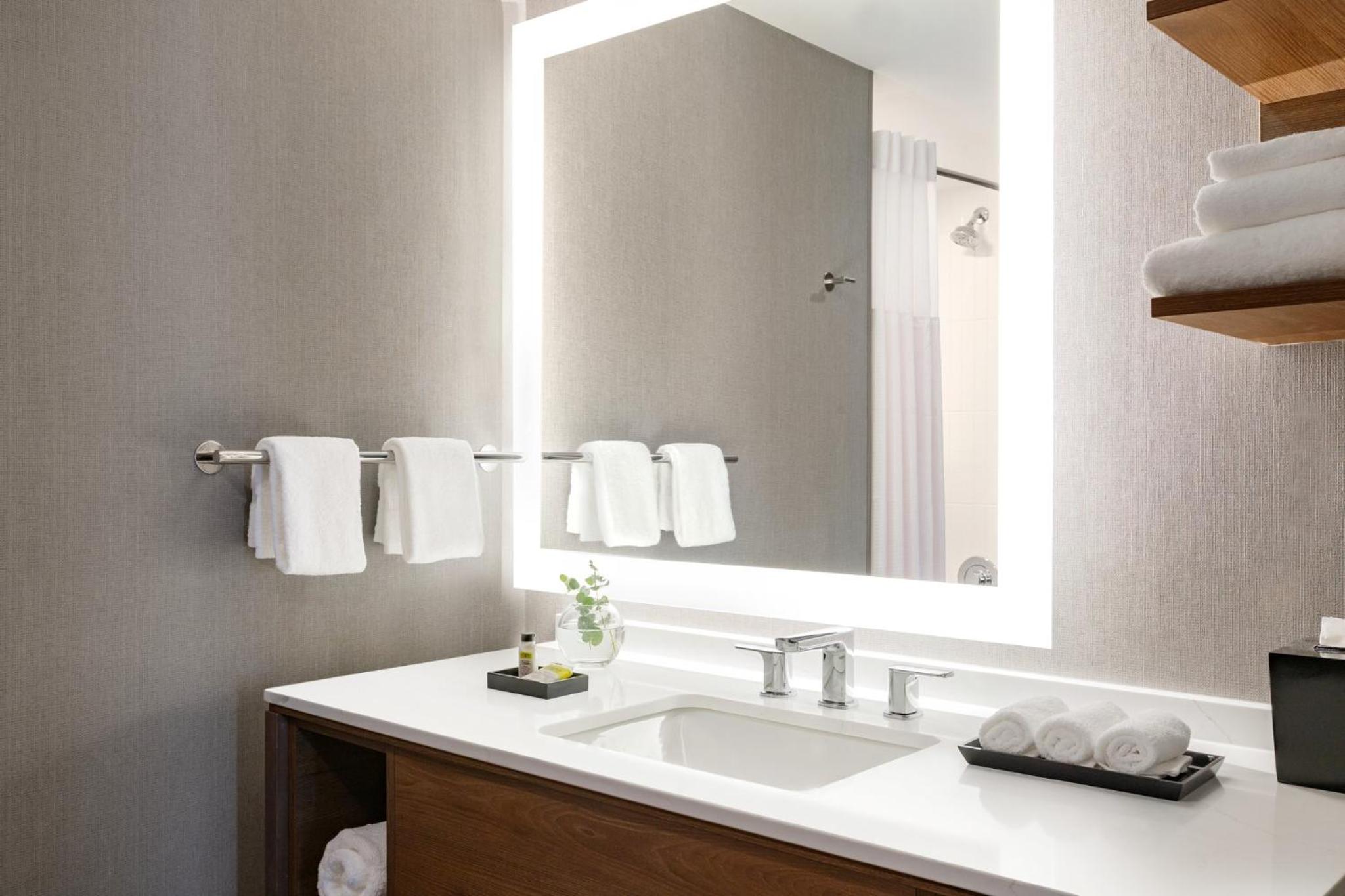 Queen Studio Suite with Two Queen Beds - Mobility Access Roll in Shower/Non-Smoking - Photo 5