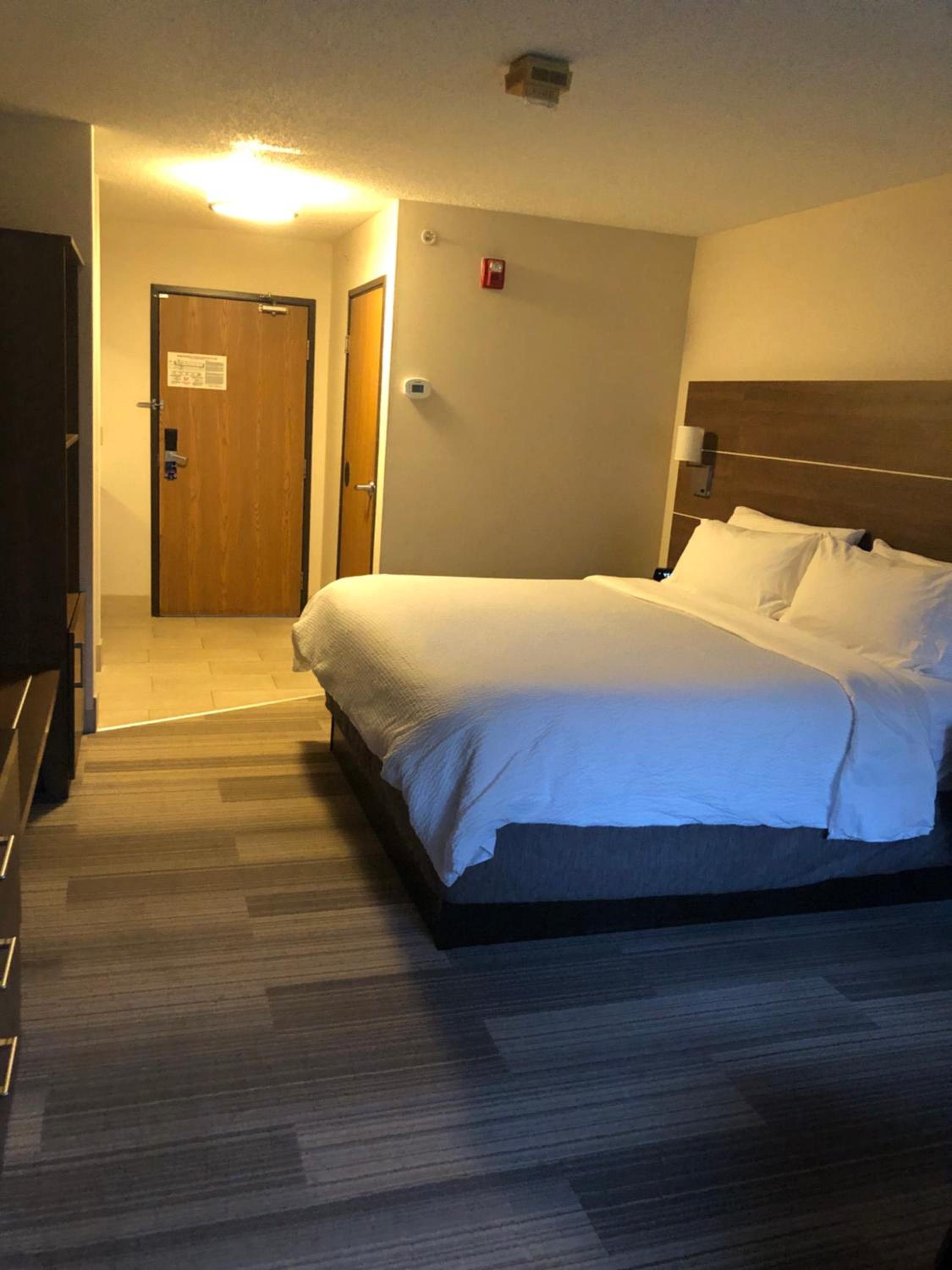 Standard King Room - Photo 1