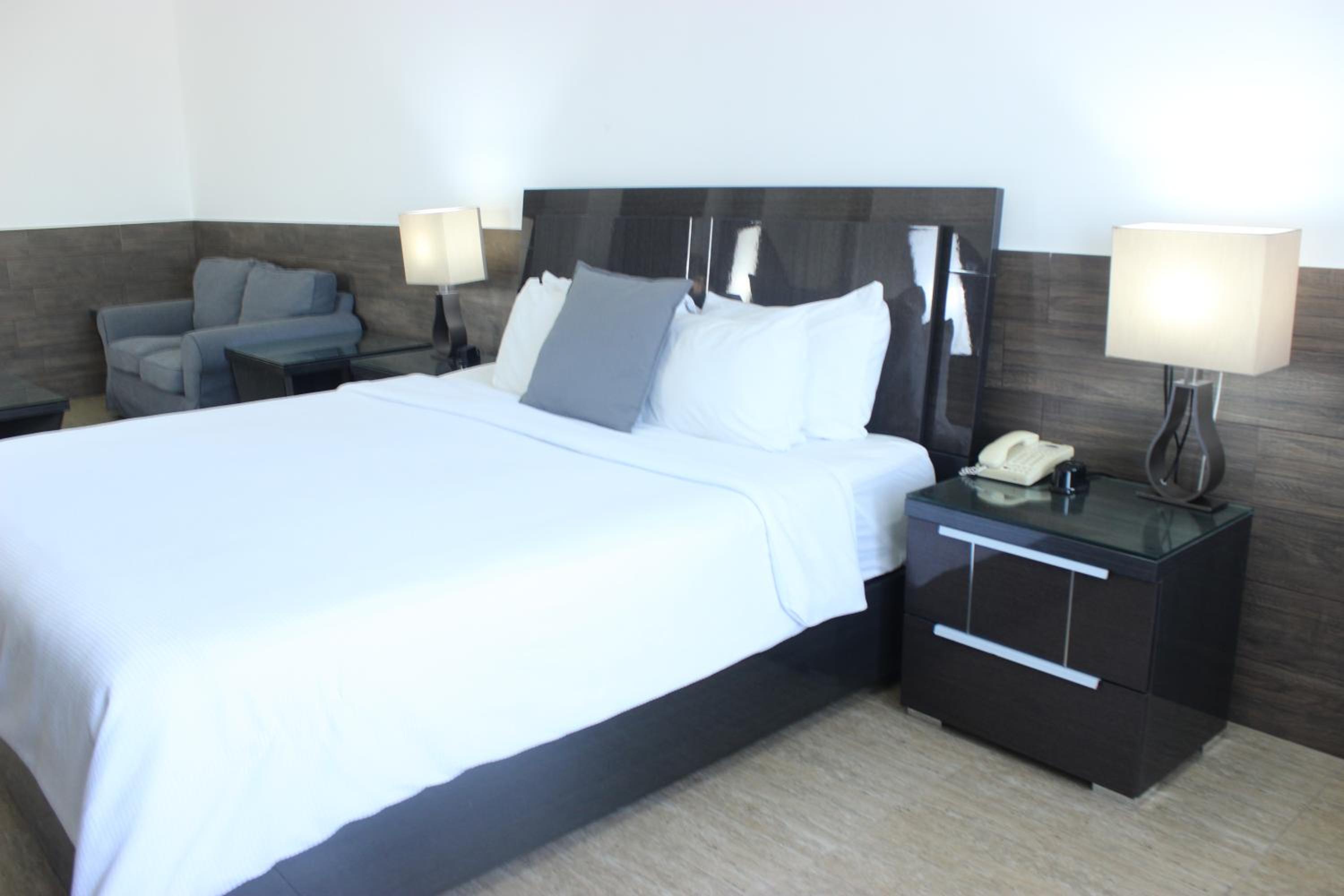 Deluxe Junior Suite photo 2