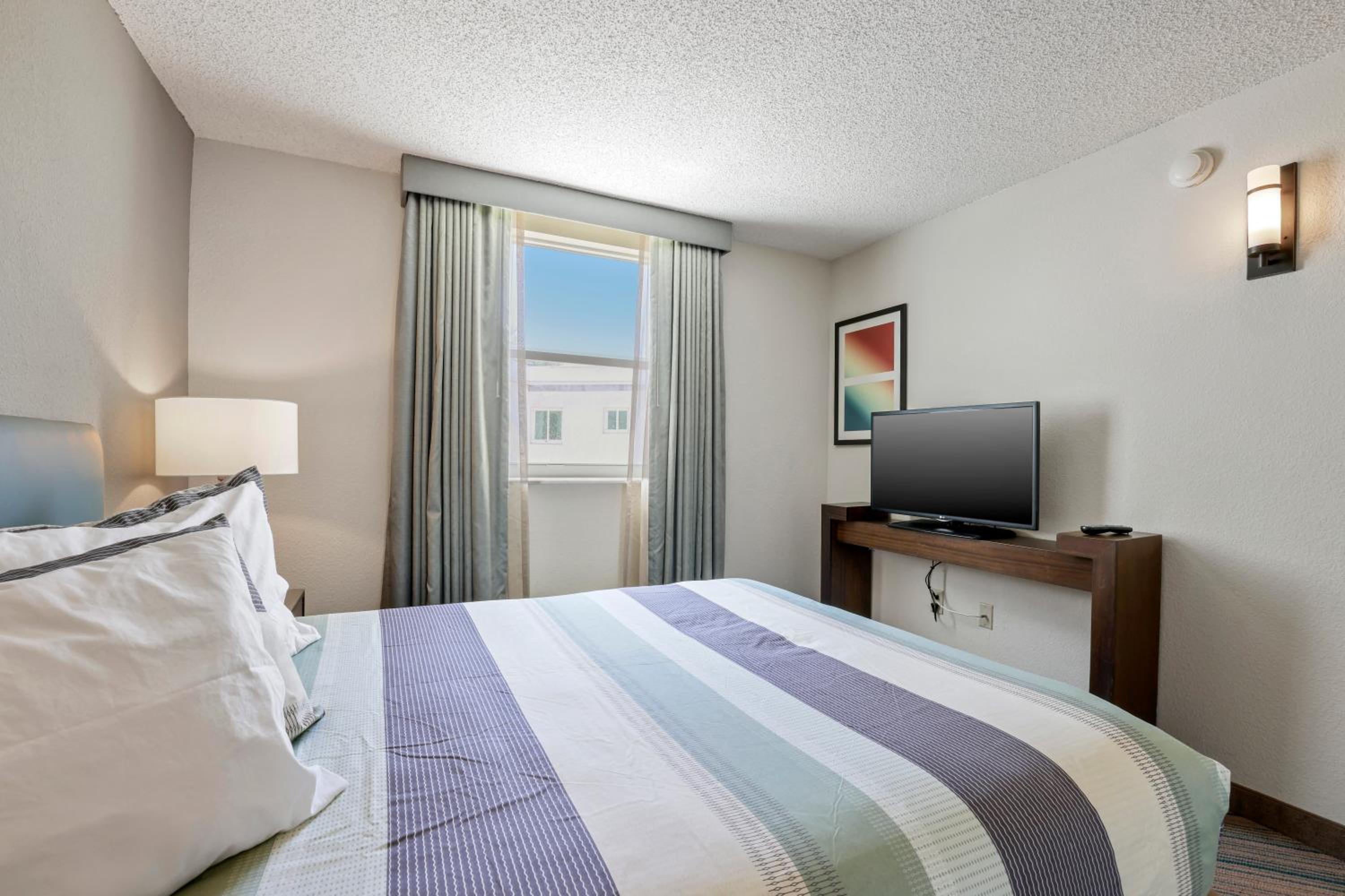 Two-Bedroom Apartment With Balcony photo 2