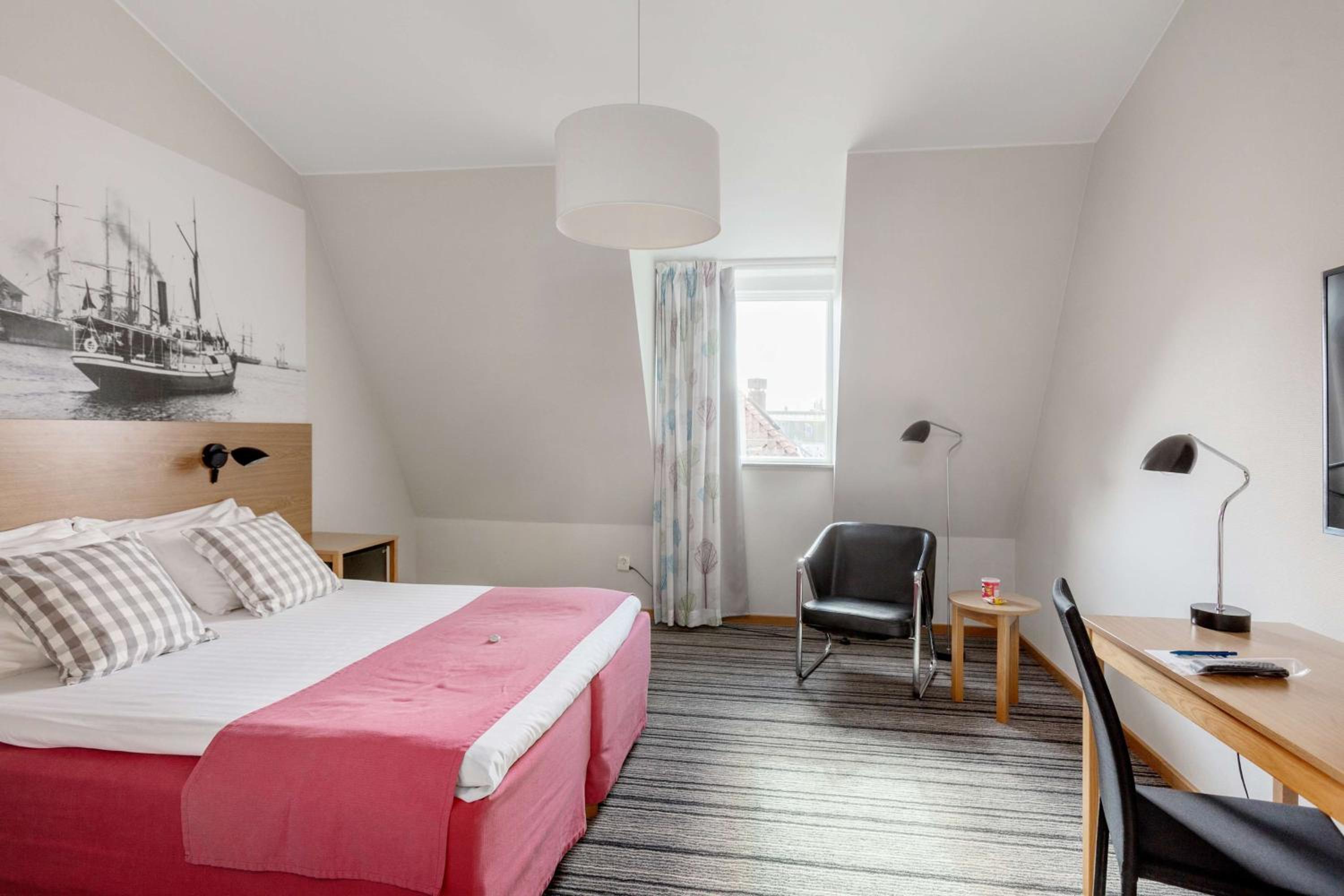 Deluxe Double Room - Photo 10