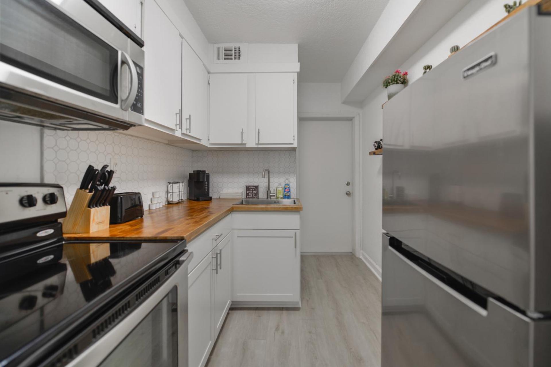 Two-Bedroom Apartment - Photo 21