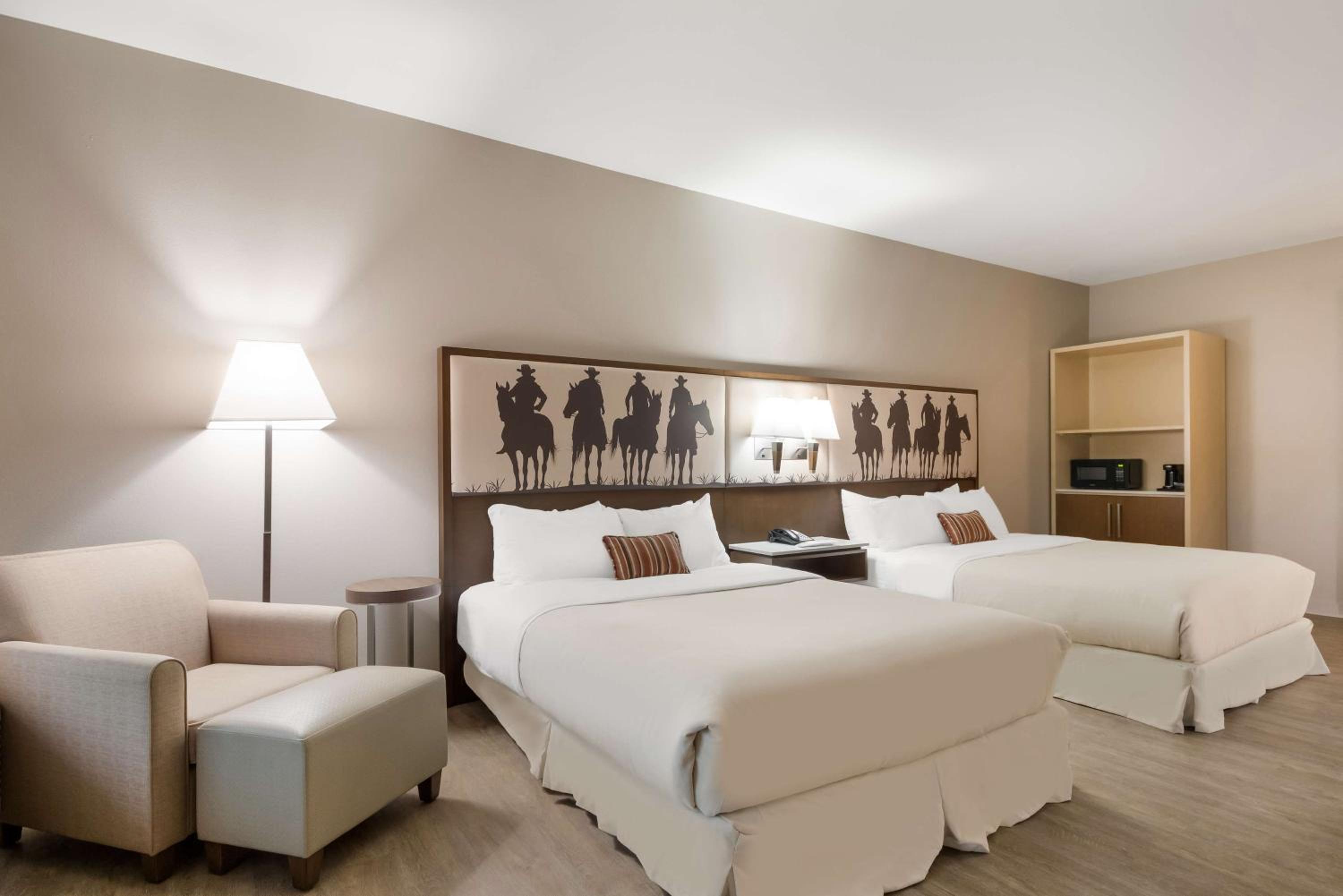 Queen Suite with Two Queen Beds - Disability Access - Photo 2