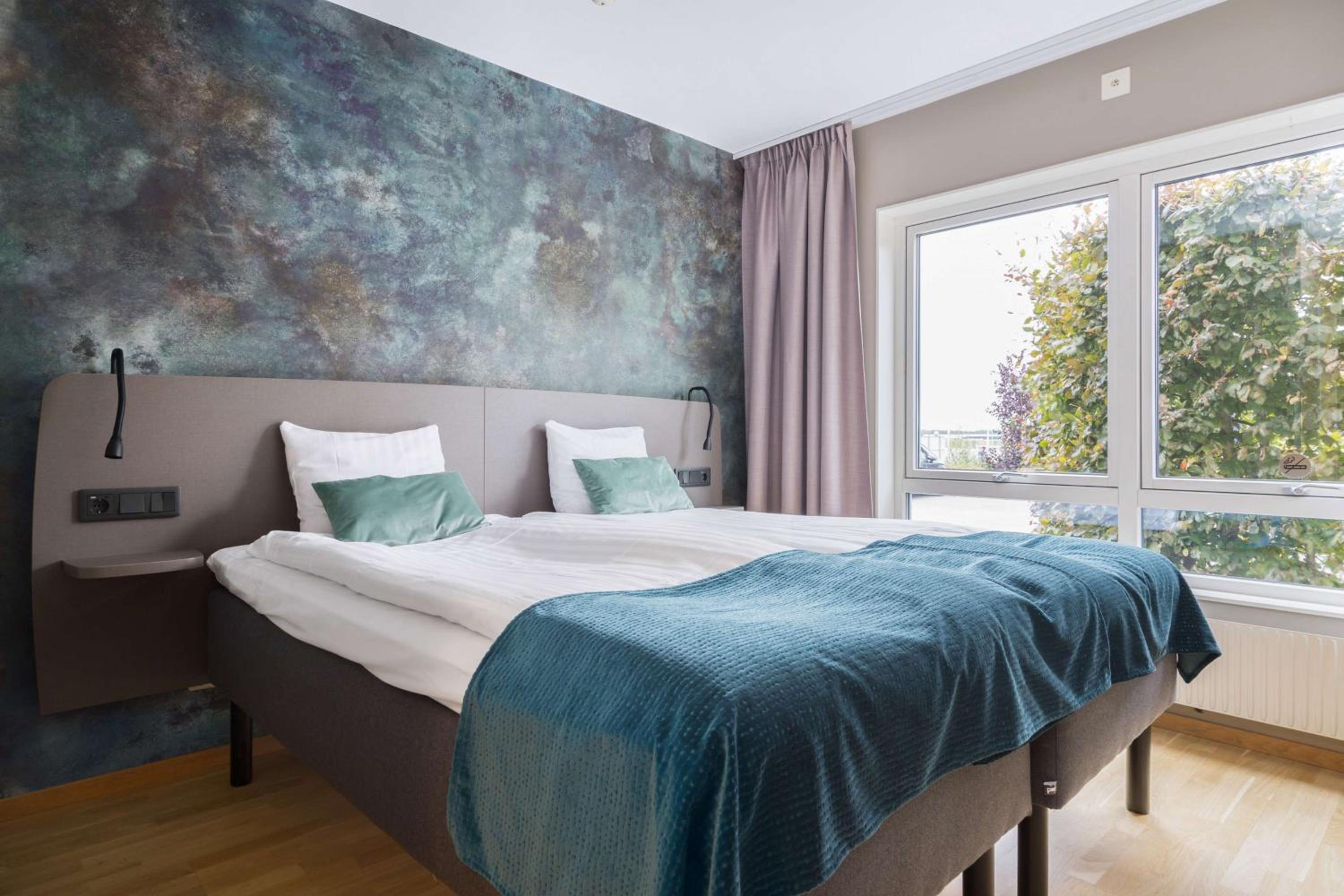 Standard King Room - Photo 5