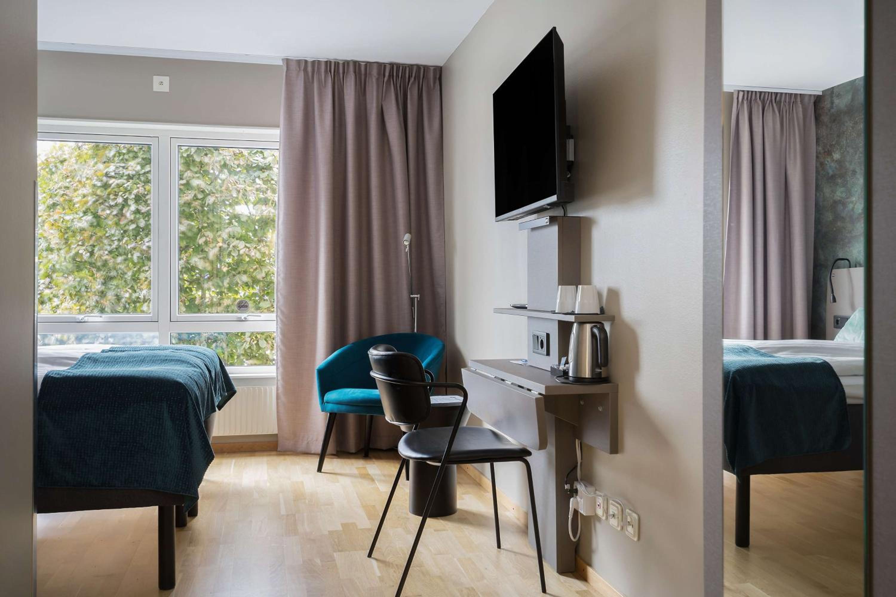 Standard King Room - Photo 4